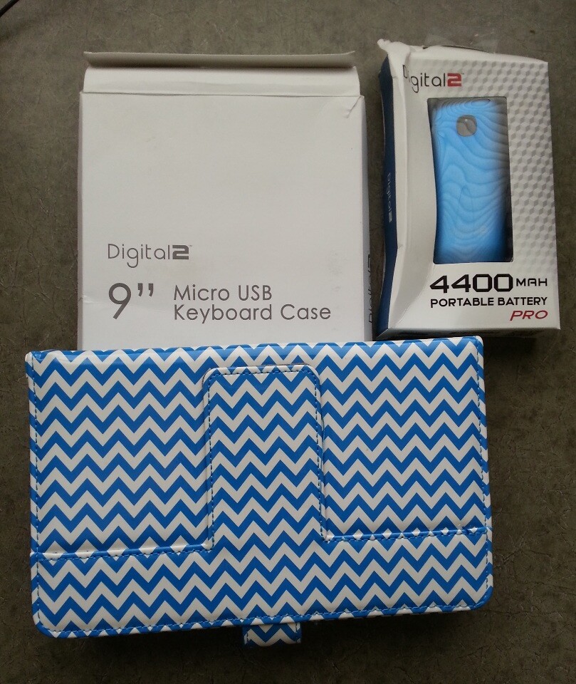 DIGITAL2 9"  TABLET CHEVRON KEYBOARD CASE AND 4400MAH PORTABLE BATTERY
