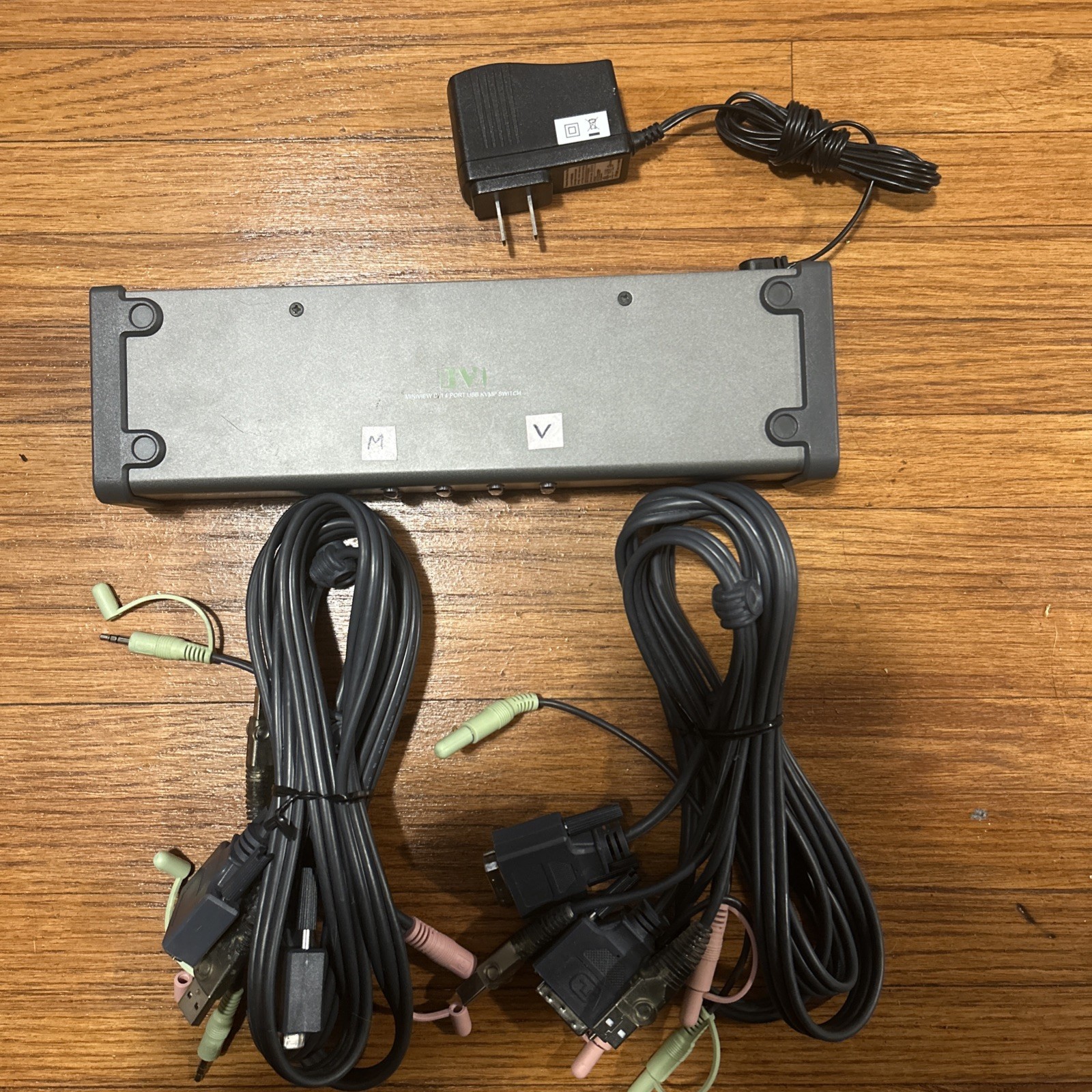 IOGEAR  Model GCS1104 4-Port USB DVI KVMP Switch with Audio and Cables