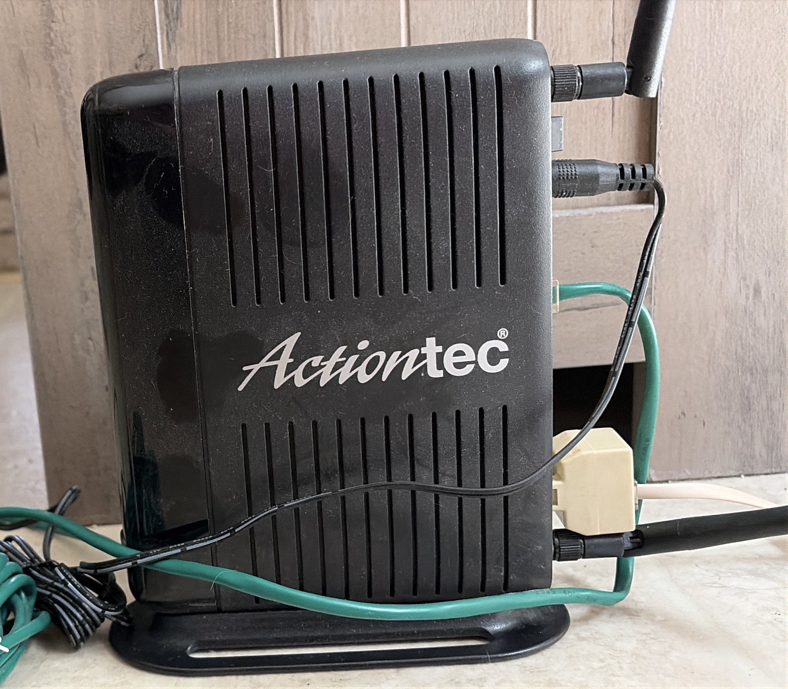 Actiontec GT784WN 300 Mbps Witeless-N ADSL Modem Router 