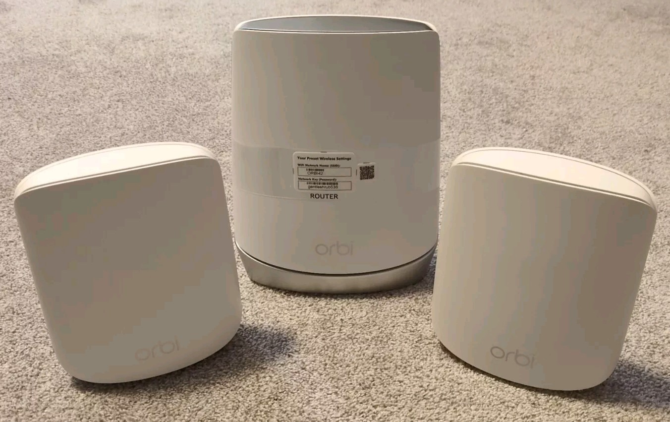 NETGEAR Orbi RBS350 + 2 Satellite Units Home Mesh WiFi Tri-band AC3000 + Power
