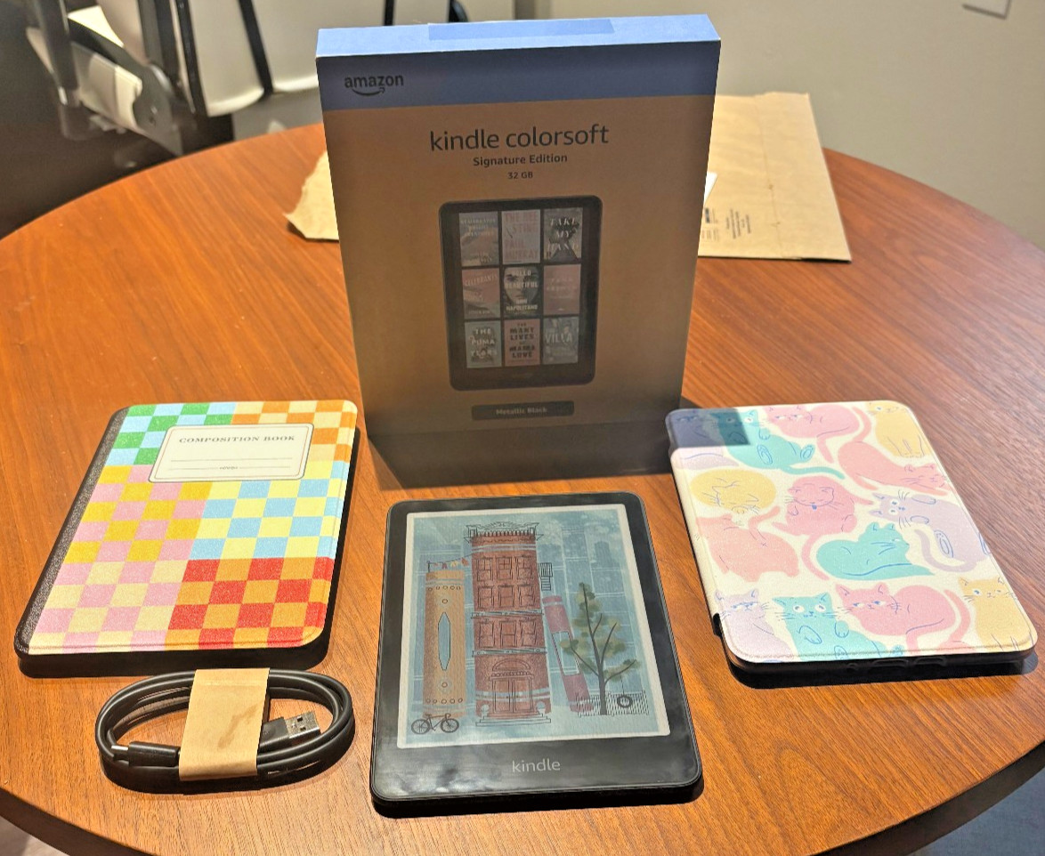 Kindle Colorsoft Signature Edition 32GB + Charger + 2 Cases Bundle