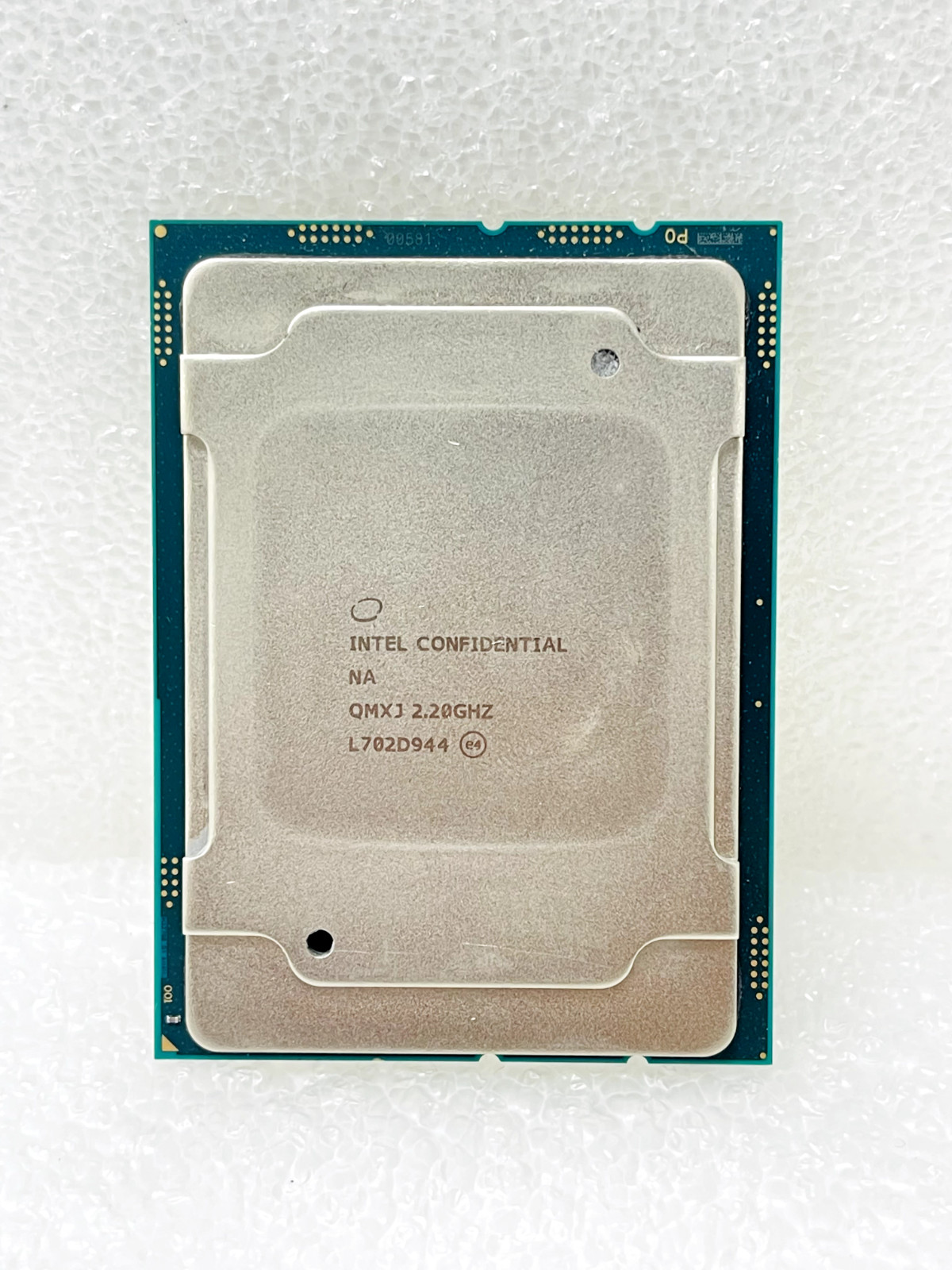 Intel Confidential QMXJ 2.20GHz L702D944 e4 Processor (Intel Xeon 5120) / USED