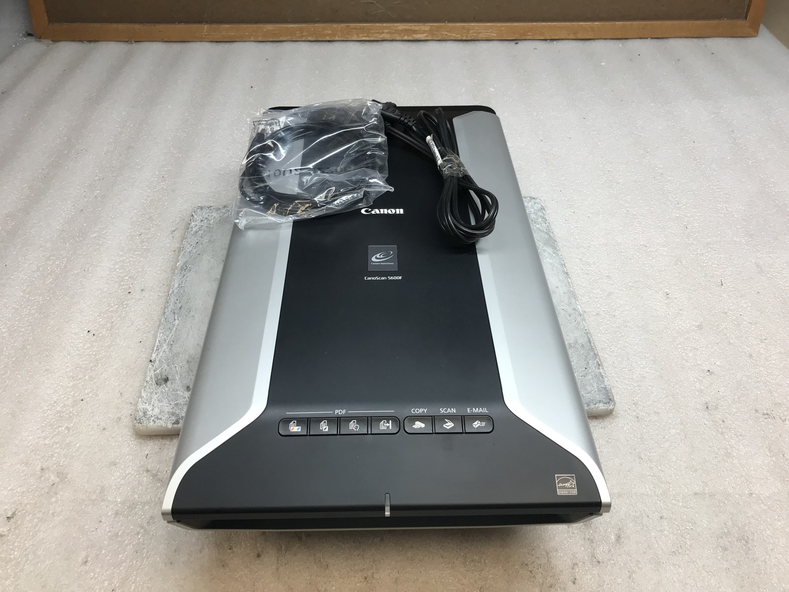 Canon CanoScan 5600F Flatbed USB Image Scanner w/ Power Cord & Accessories