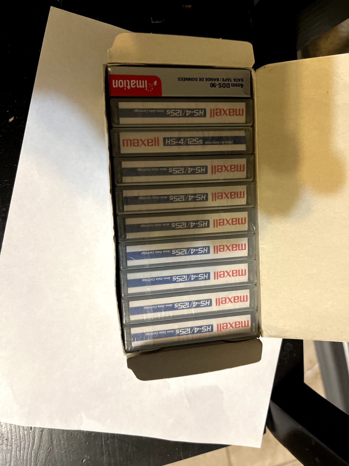 Data storage cartridges  9 maxell hs-4/125s + 1  imation 4mm DDS-90  total of 10