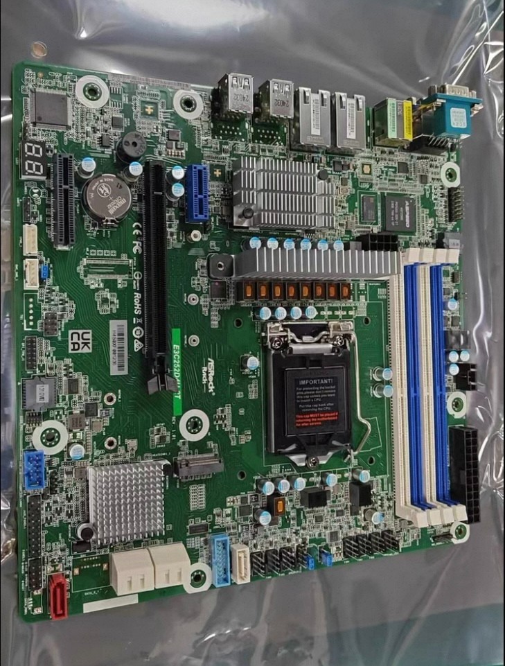 FOR ASRock Rack E3C252D4U-2T C252 LGA1200 E-23XX Server Board AST2500