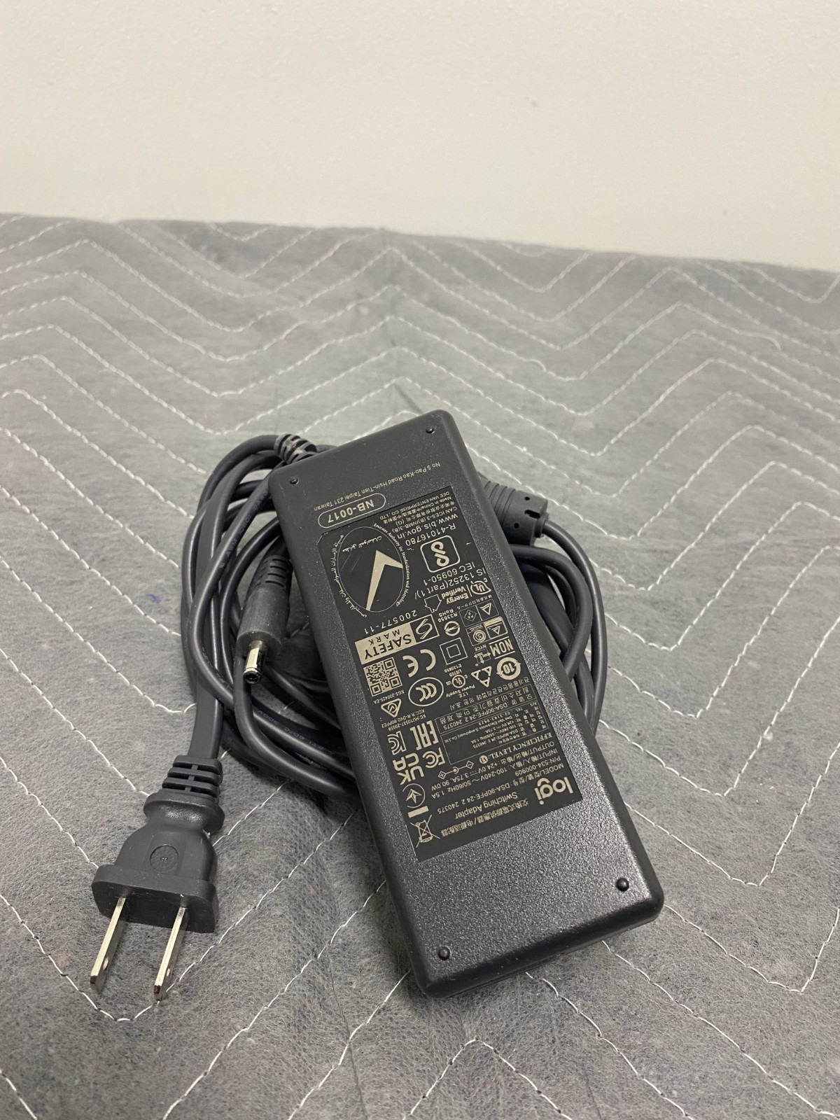 Logitech Switching Adapter- 534-000909_ Power Adapter