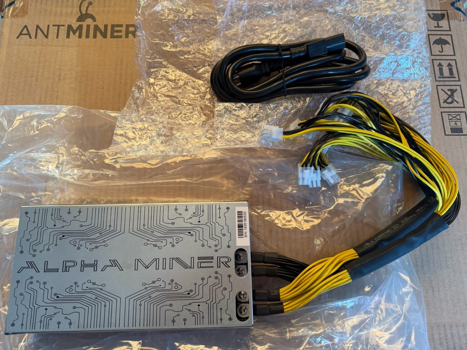Alpha Miner PSU 1800W Power Supply/ Bitmain Antminer APW7++12-1800W-A3 -Plugcord