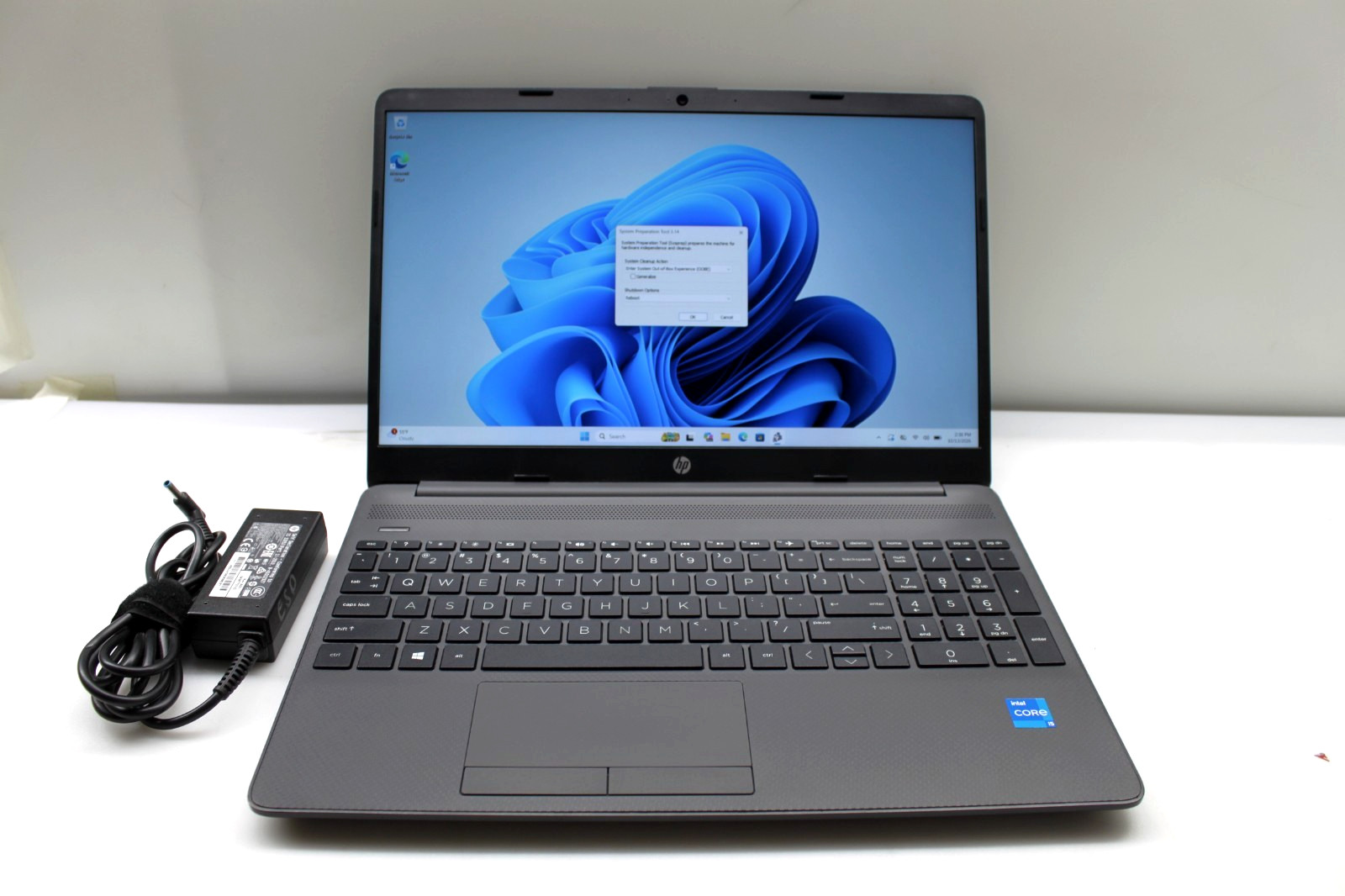 HP 250 G8 Notebook PC 15.6" | i5-1135G7 2.4GHz | 16GB RAM 256GB SSD | WIN 11 PRO