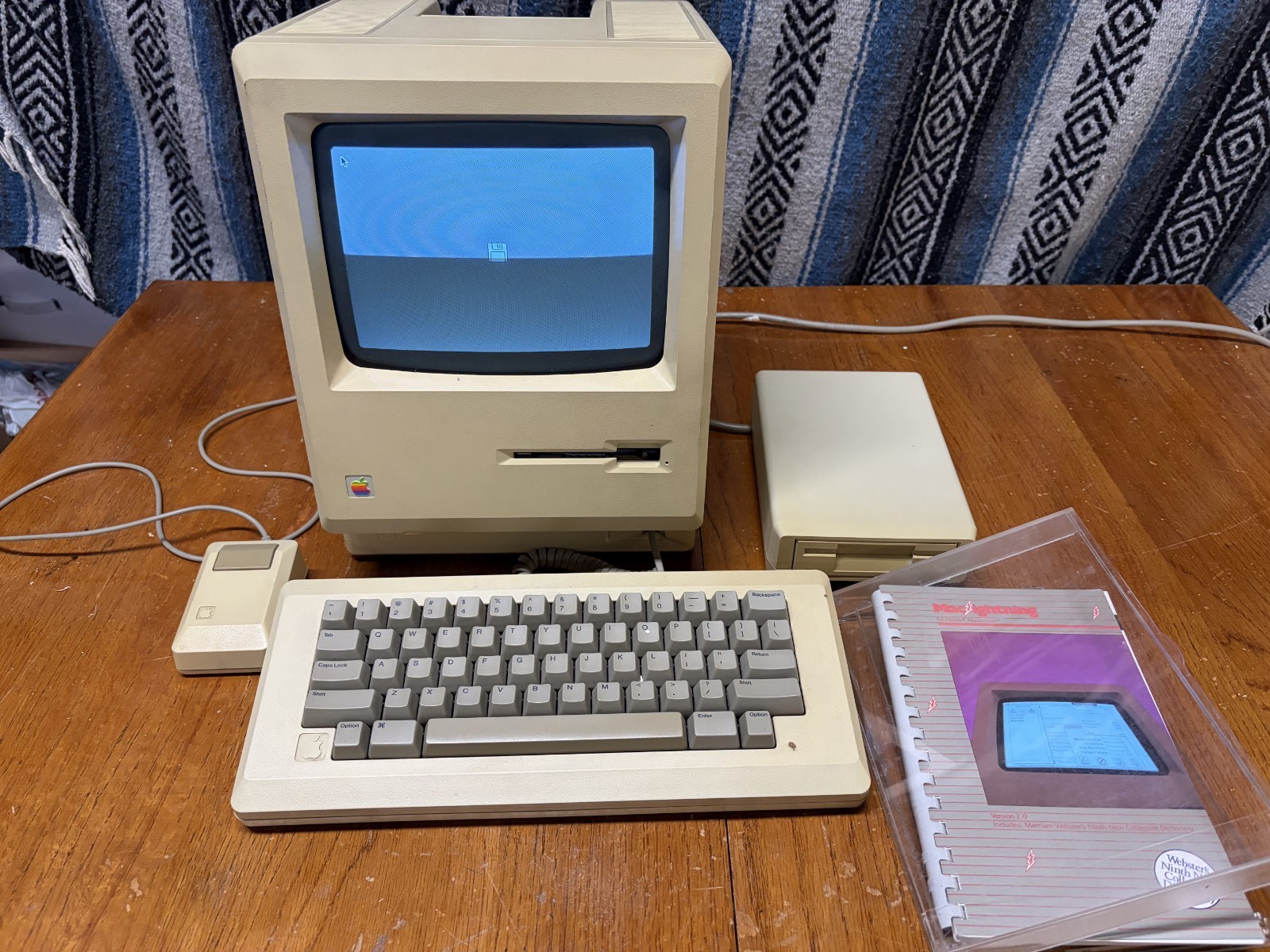 Apple Macintosh 512K M0001E Computer w/ Keyboard Mouse & Box - see description