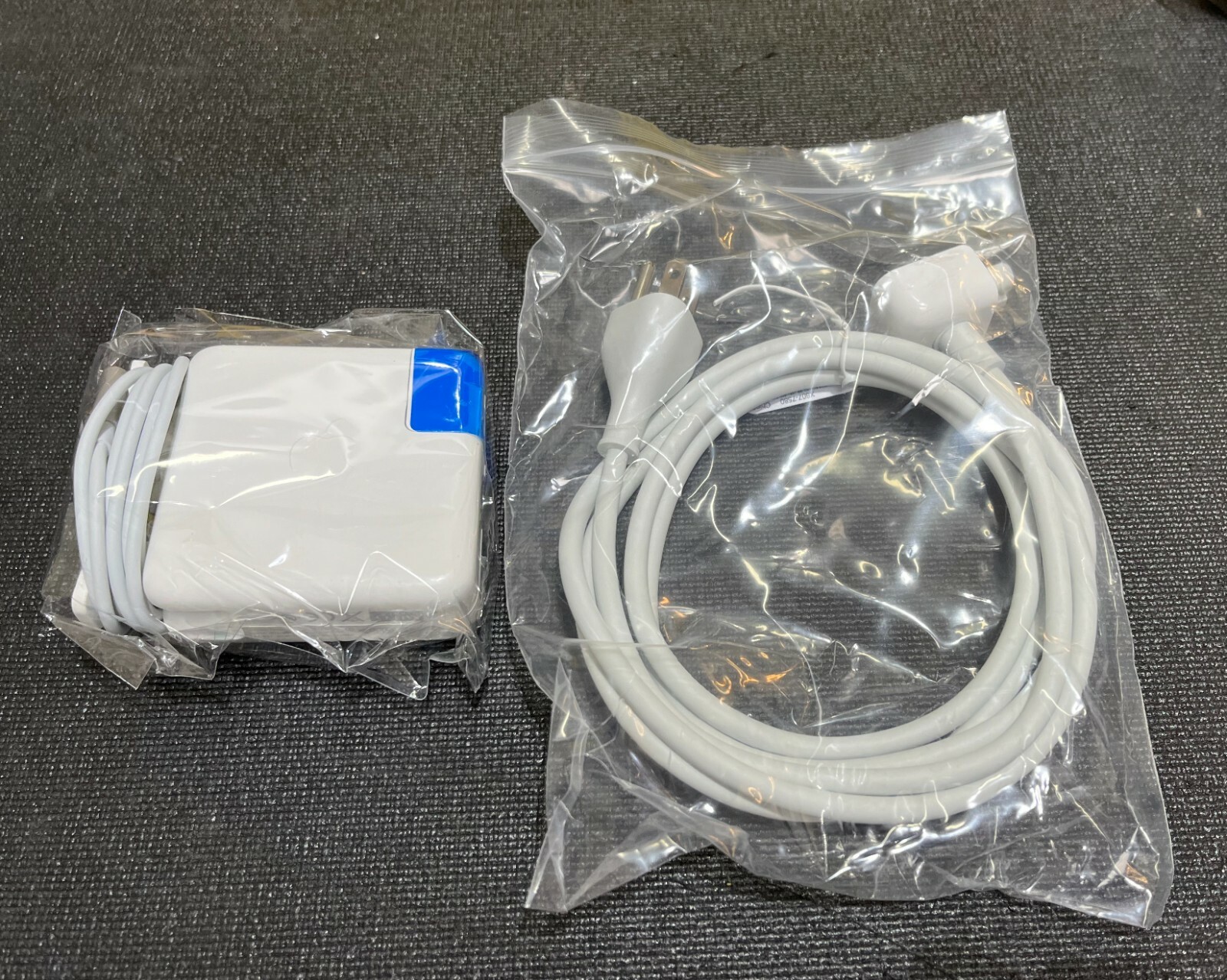 Genuine Apple MacBook 85W L Style MagSafe A/C Adapter w/Ext. Cord A1343
