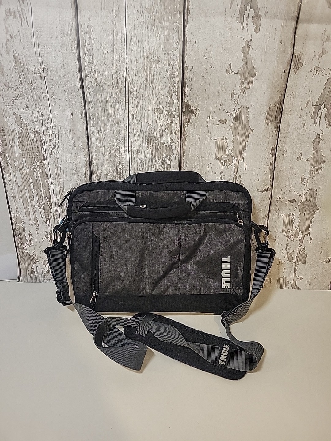 Thule Sweden TSDA-113 Straven 13 inch Laptop Notebook Tablet Bag Black Gray