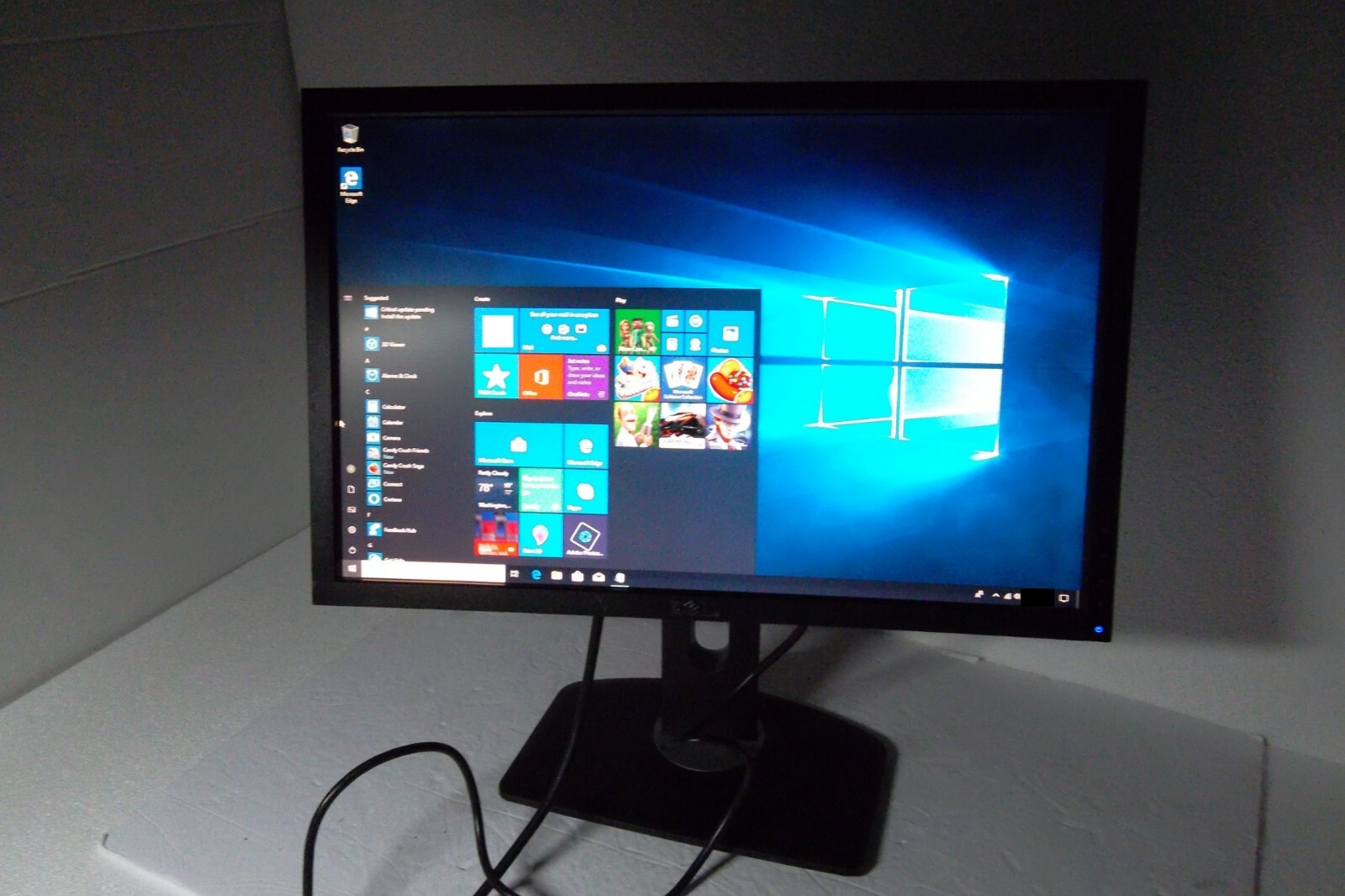Dell E2210 22" Widescreen Monitor VGA DVI 1920x1080 Swivel E2210Hc H265R T808R