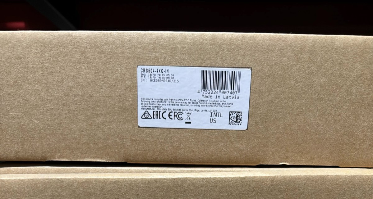 MikroTik CRS504-4XQ-IN Cloud Router Switch 650MHz 4xQSFP28 4-port 100G switch