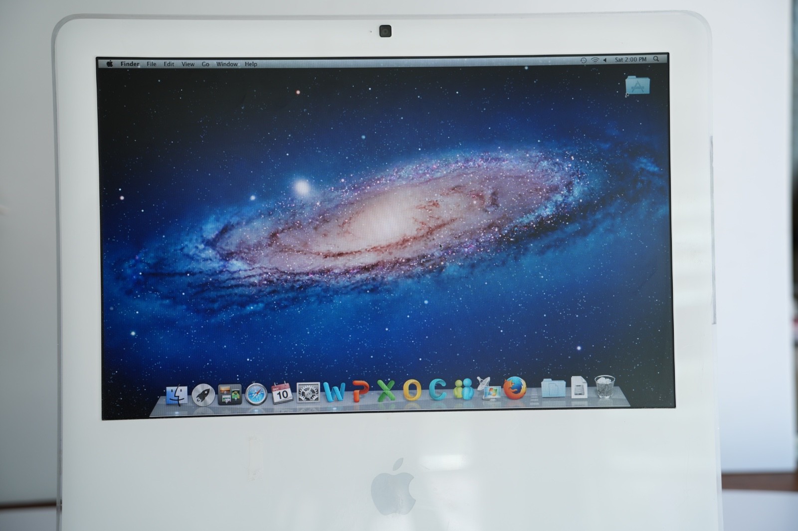Working Apple iMac 2007 17" Good Condition No Scratches on Screen.