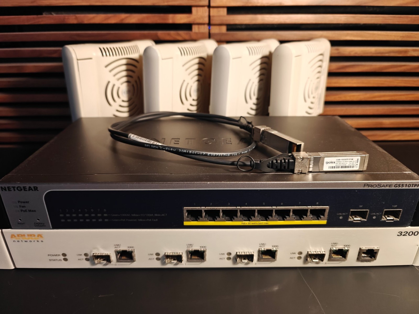 Aruba  3200 + Netgear ProSafe GS510TPP + SFP cable + 4 AP  + 4x AP125