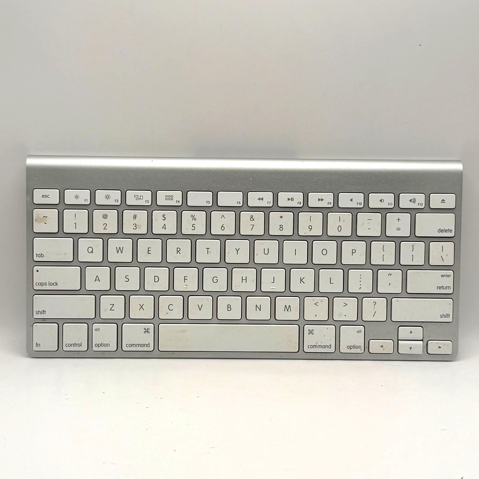 Apple Wireless Keyboard A1016 Bluetooth Aluminum White Keys Vintage Mac Tested