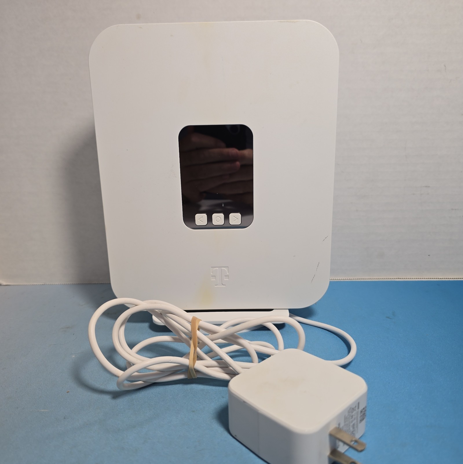 T-Mobile G4AR 5G Gateway Modem T-Mobile Hot Spot TMO-G4AR Powers Up