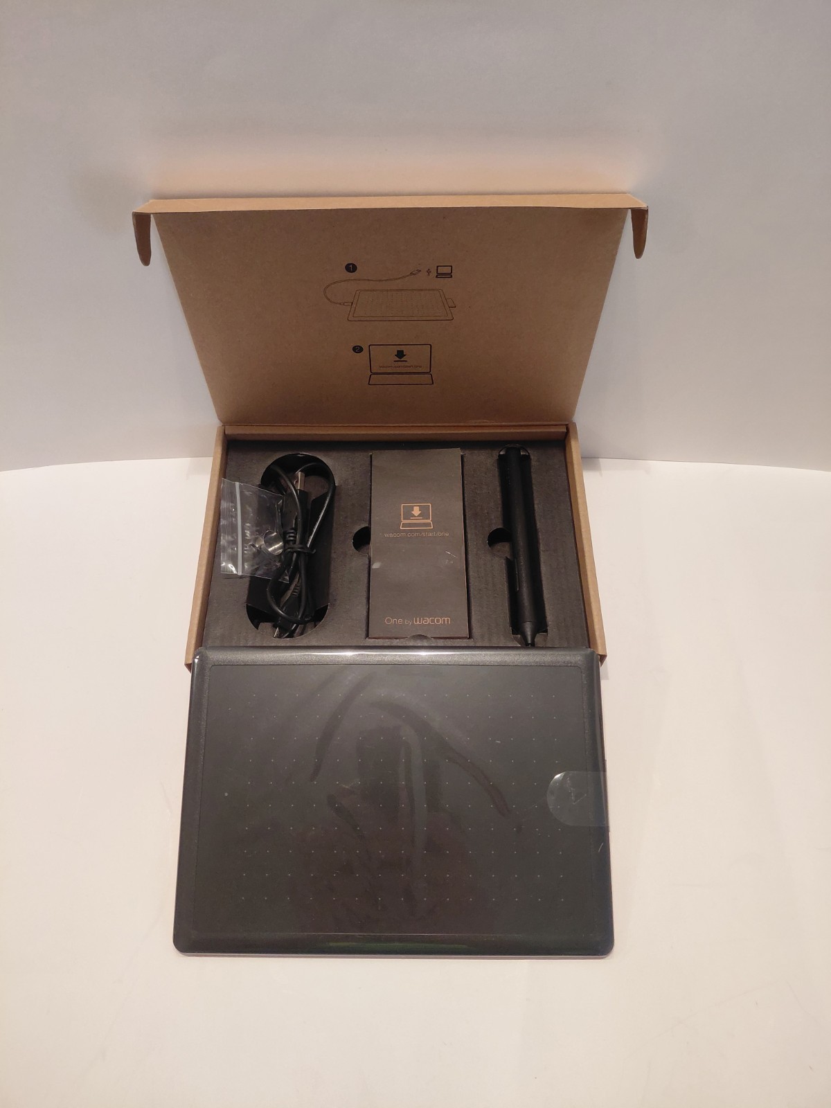 Wacom One by Wacom Creative Graphics Tablet with Stylus Pen & USB Cord CTL472