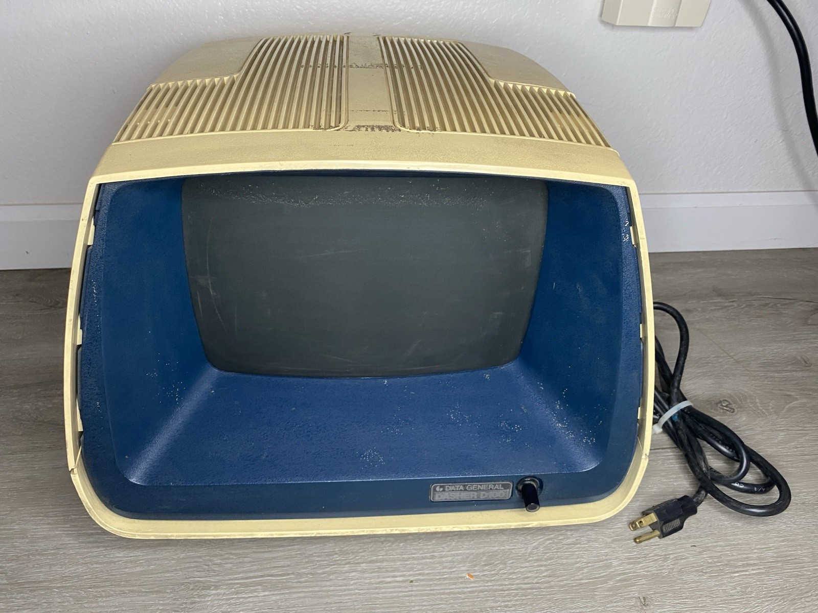 Rare Hard To Find Data General DASHER D100 Display Terminal Monitor UNTESTED