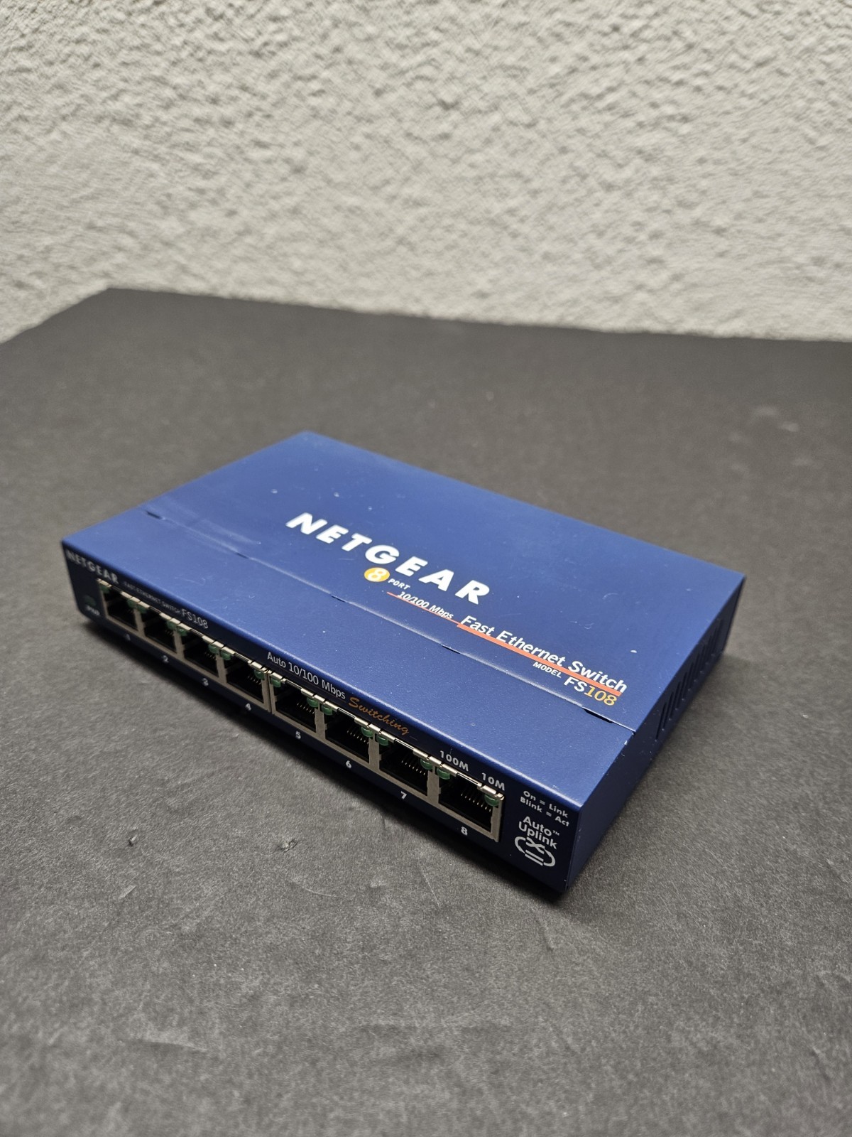 Netgear FS108 v2 8 Port 10/100 Fast Ethernet Switch / Free Fast Shipping.
