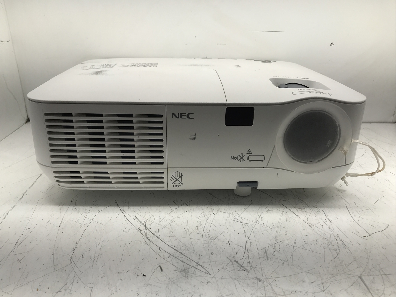 NEC NP215 0501421EE DLP Projector 1872 Lamp Hours