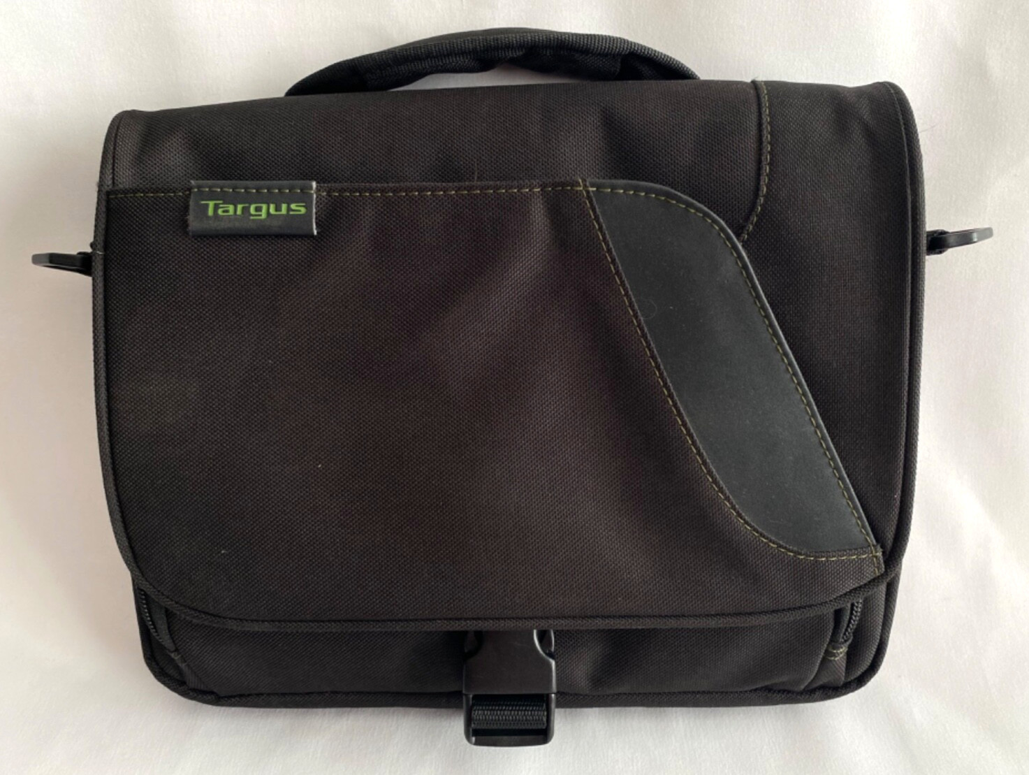 Targus EcoSmart AC0066 TSM148-50 11" Tablet Messenger Bag Black