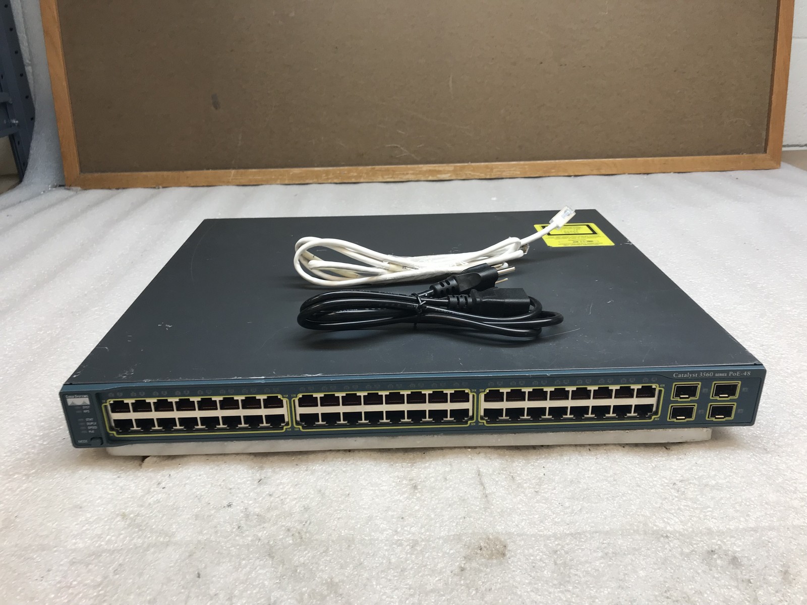 Cisco Catalyst 3560 WS-C3560-48PS-S V04 48-Port Gigabit Network Switch