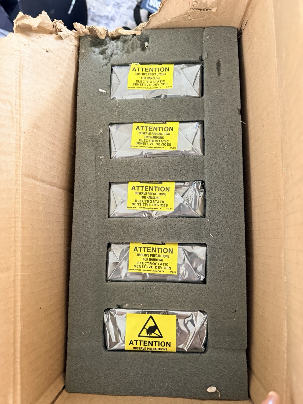 IBM DGVS 9.1GB 10K RPM 1M Ultra2Wide 68 Pin SCSI 1.6" Lot Of 5 HDD New Old Stock