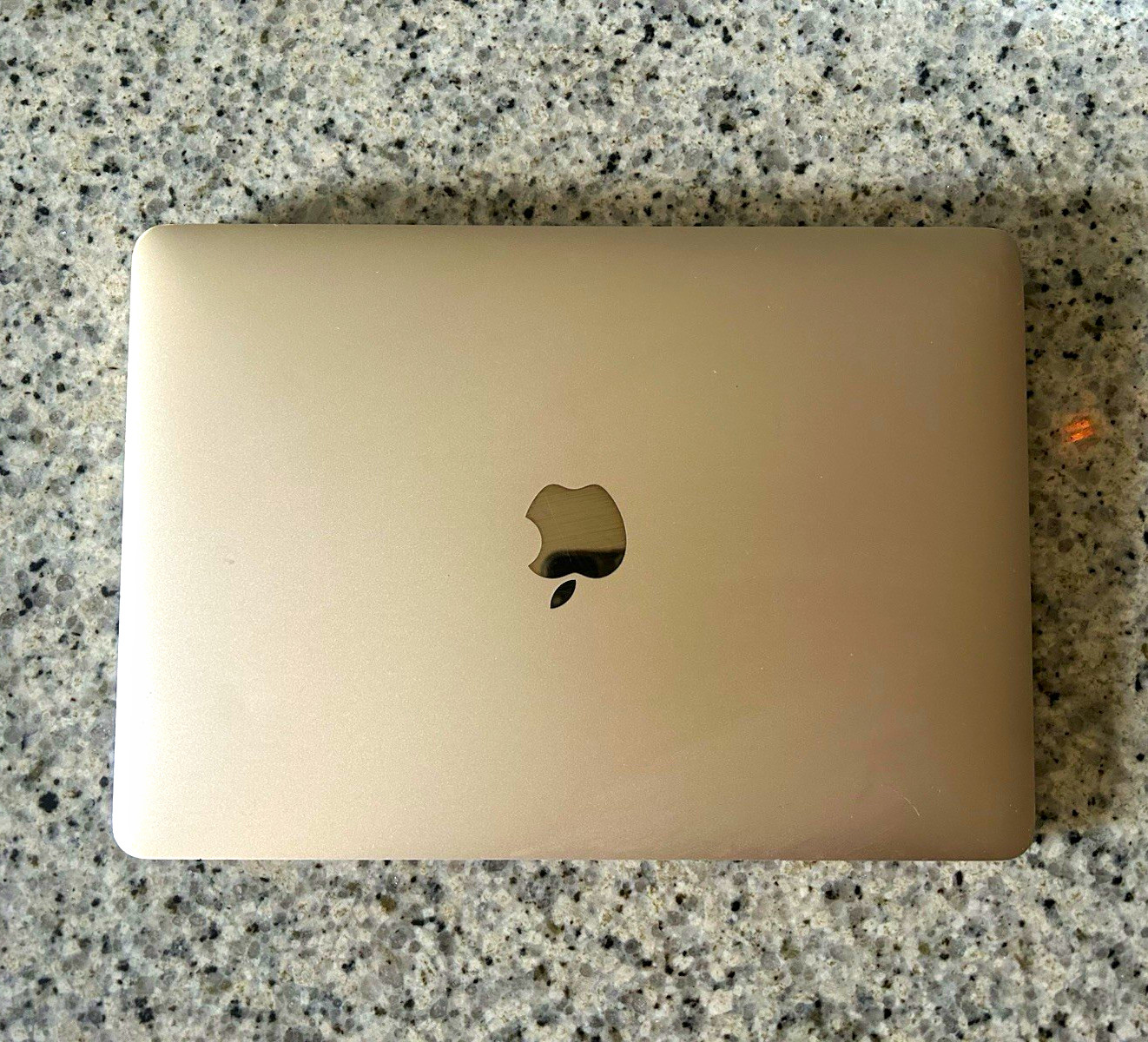 Apple MacBook 12" 2016 Gold Core m3 1.1GHz 8GB 256GB SSD Big Sur