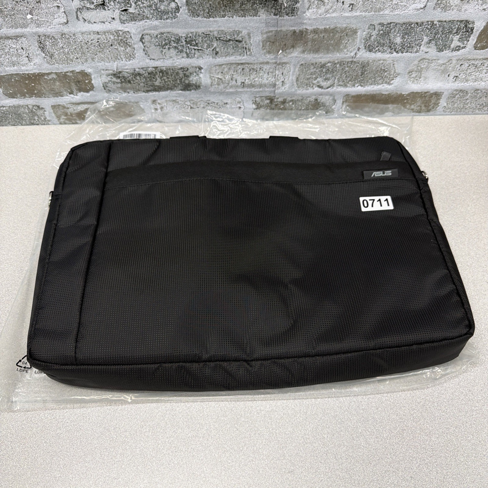 ASUS Black Nylon Padded 15 in Laptop Shoulder/Messenger Bag Universal Fit Strap