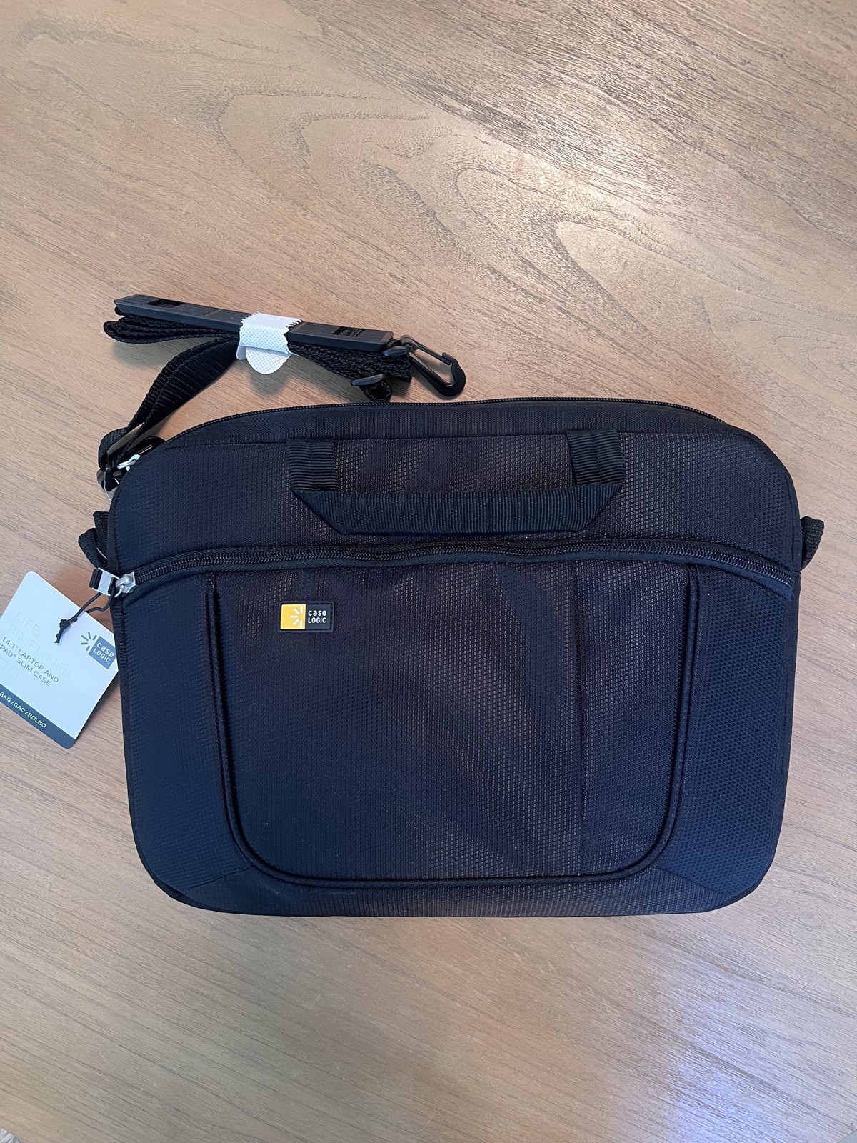 Case Logic 14.1” Laptop And IPAD Slim Case/Bag Black.Lightweight. New with tags