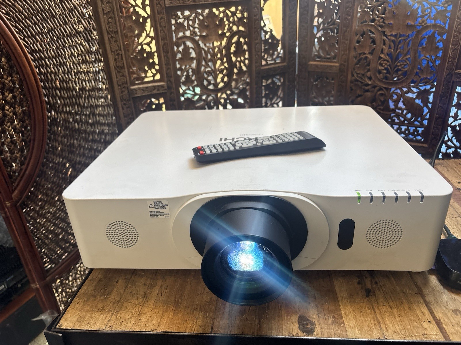 Hitachi CP-WU8451 3LCD WUXGA HD Projector 5000 Lumens New Lamp 0 Hour / Remote