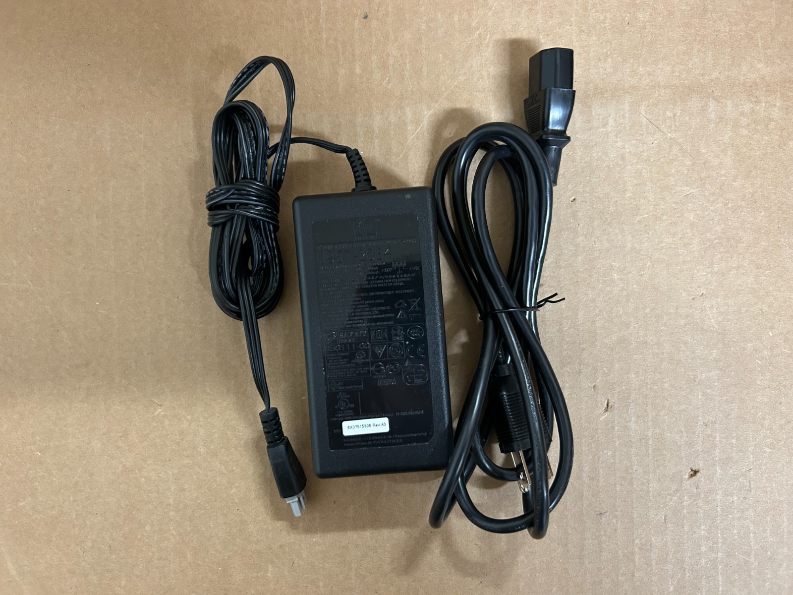 Genuine HP AC Power Adapter Model 0957-2084 Input 100-240V 1A 50-60HZ Output