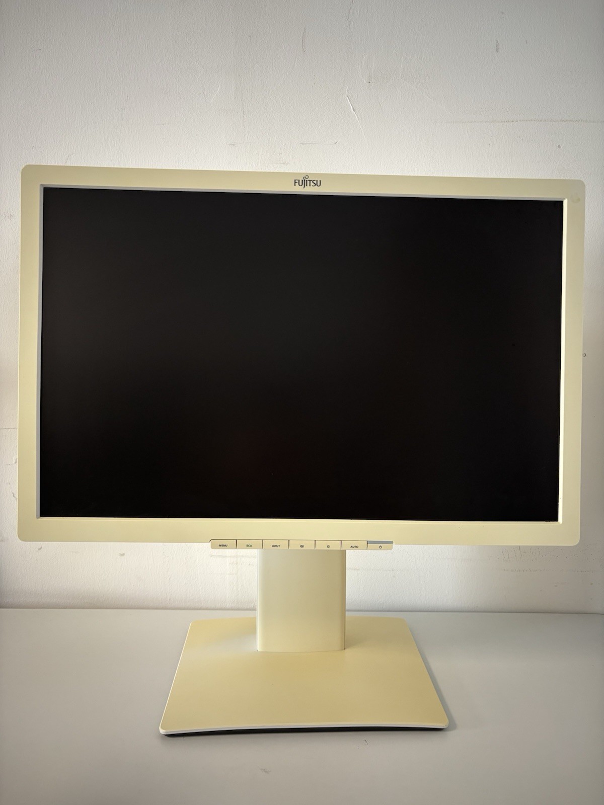 Fujitsu Monitor B22W-7 22" LED 1680x1050 DisplayPort DVI - Used