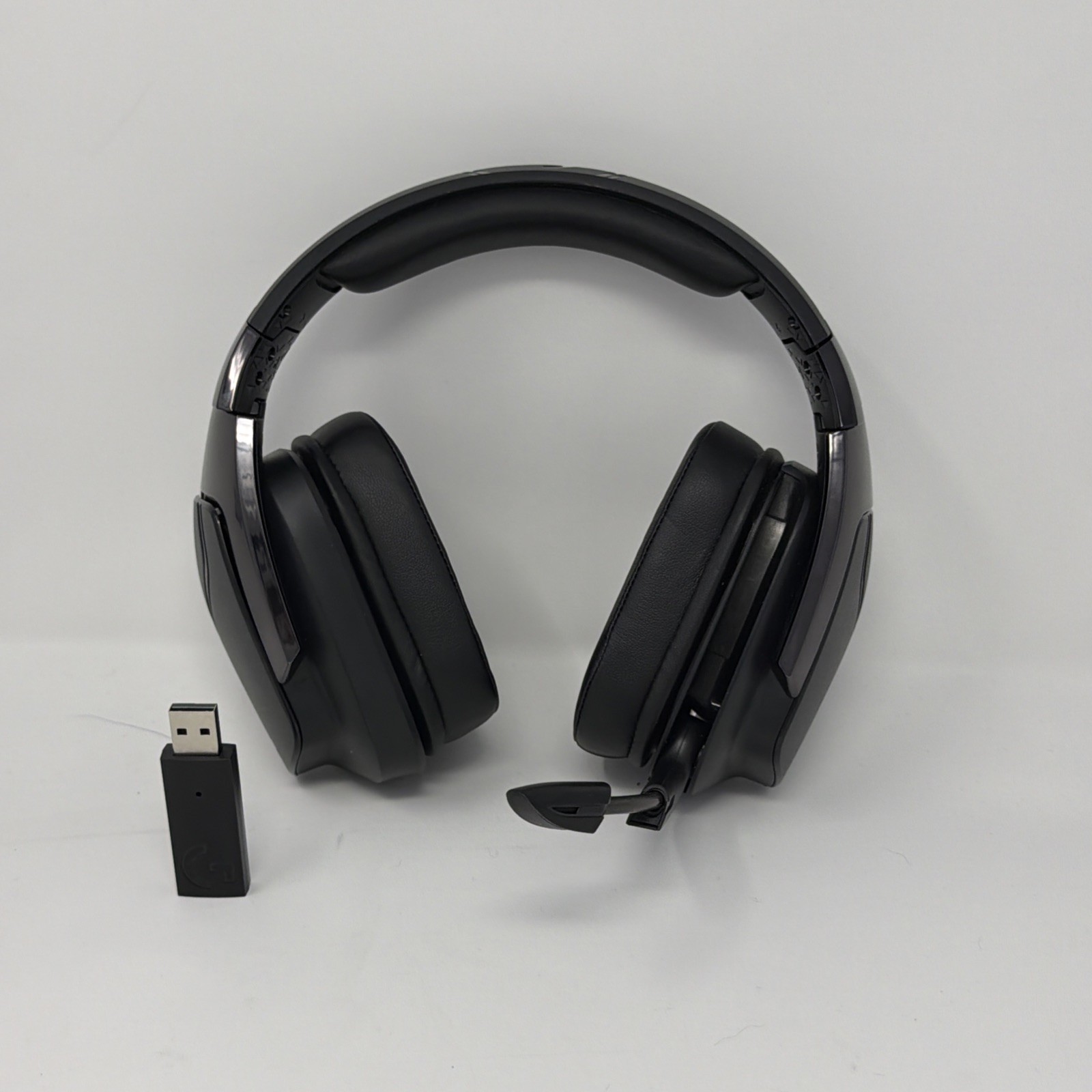 Lightly Used Logitech G935 Wireless Headset with RGB INCLUDES DONGLE