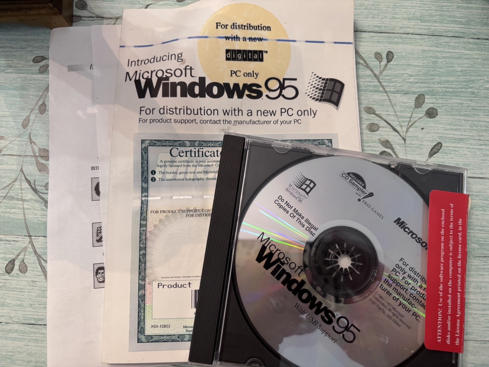 Microsoft Windows 95 with USB Support with Certificate of Authenticity 
