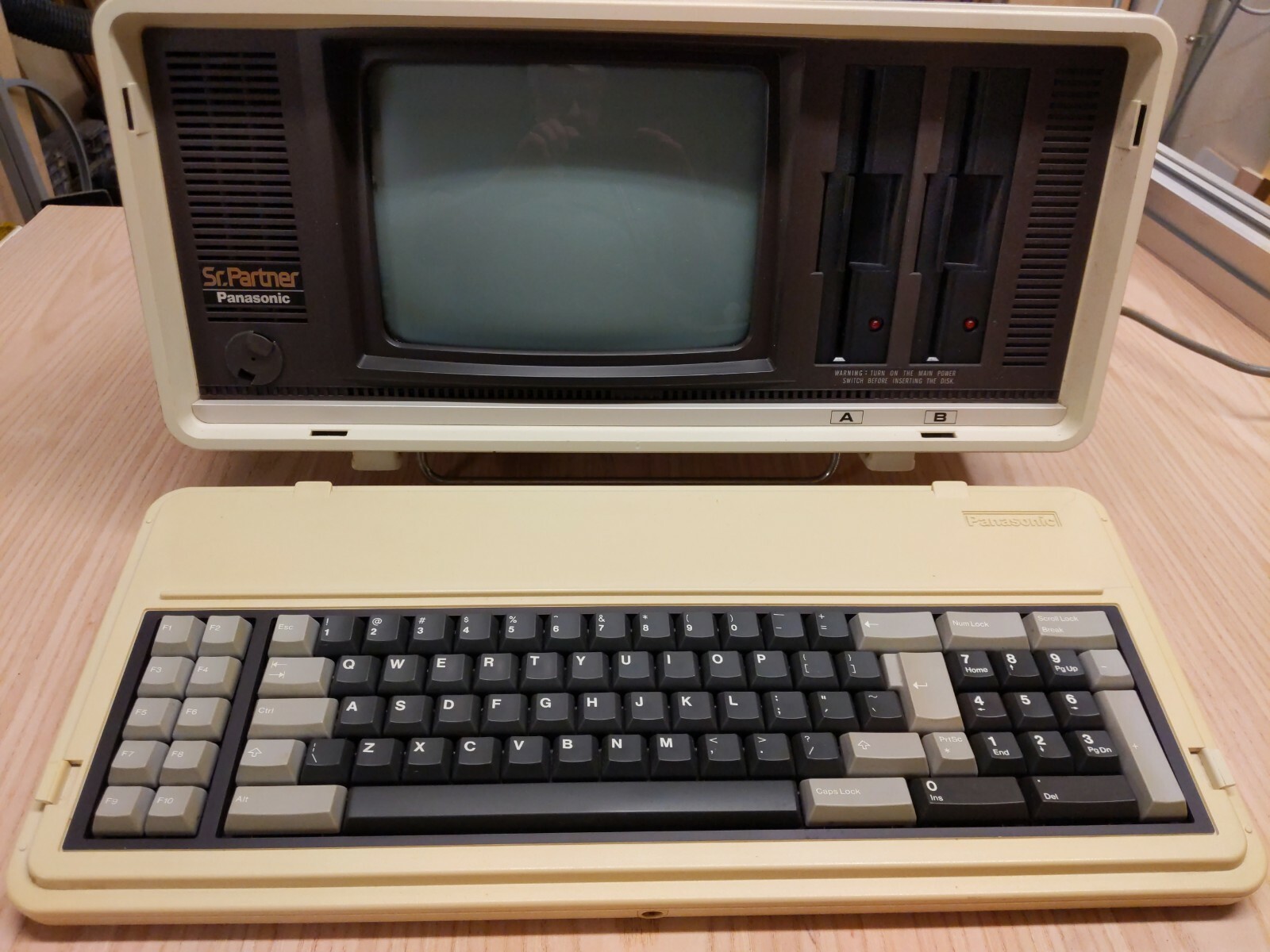 Panasonic Sr. Partner Computer Model RL-H7000WB