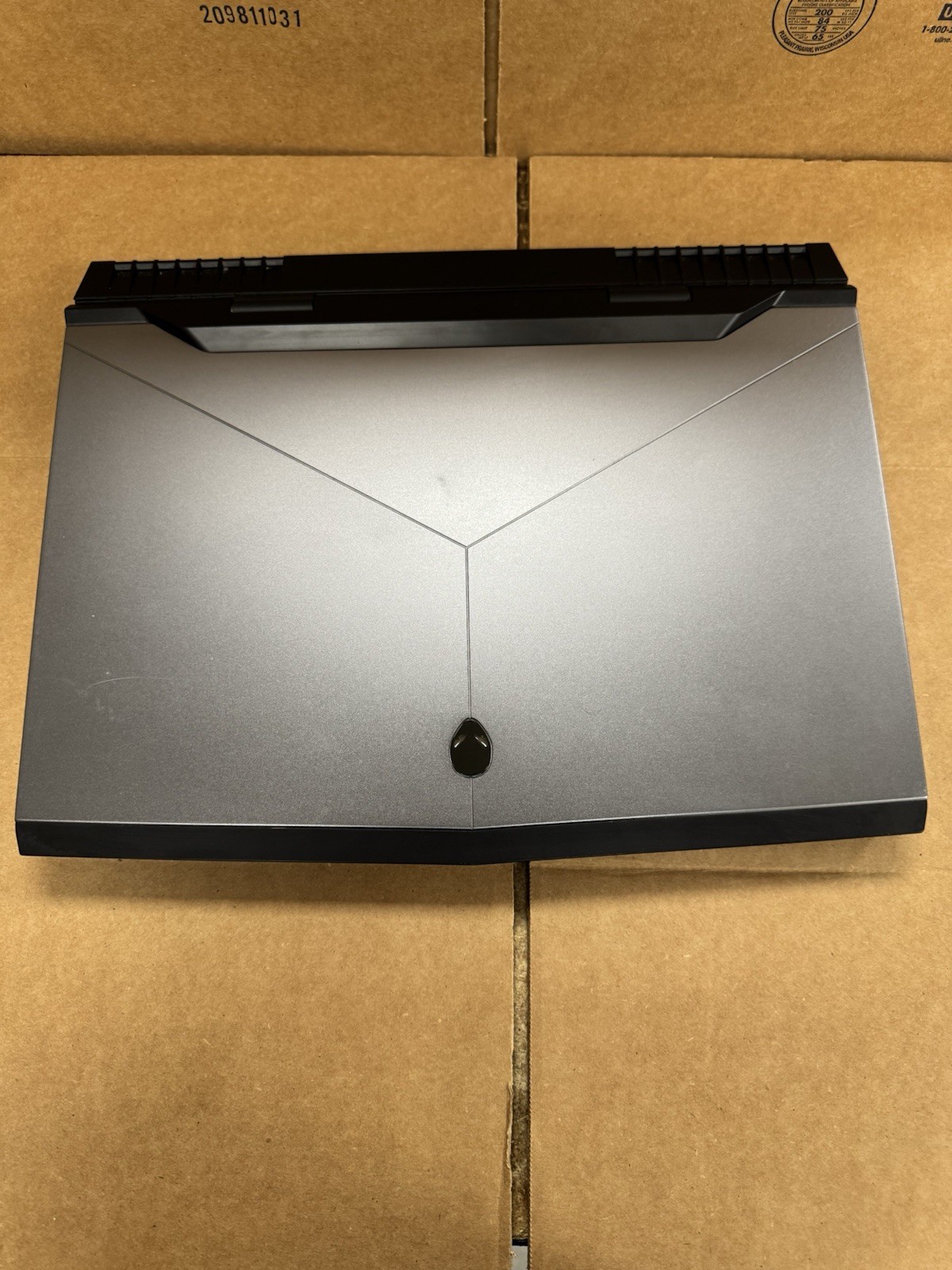 Dell Alienware 17 R5 120Hz 2K i9-8950HK 2.90GHz 32GB 1TB SSD NVIDIA GTX 1080