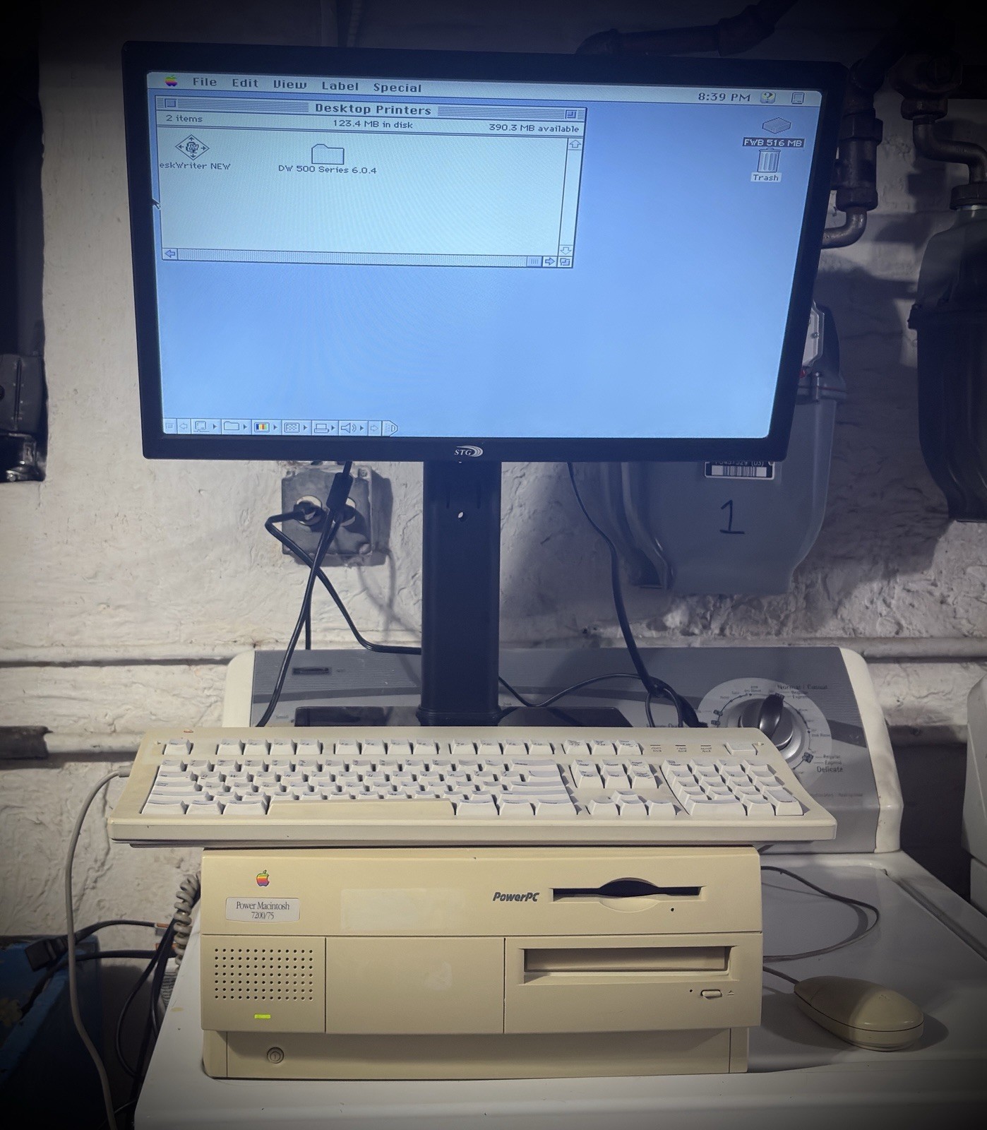 Apple Power Macintosh 7200/75 PowerPC 75MHz 16MB 516MB HDD CD-ROM System 7.6