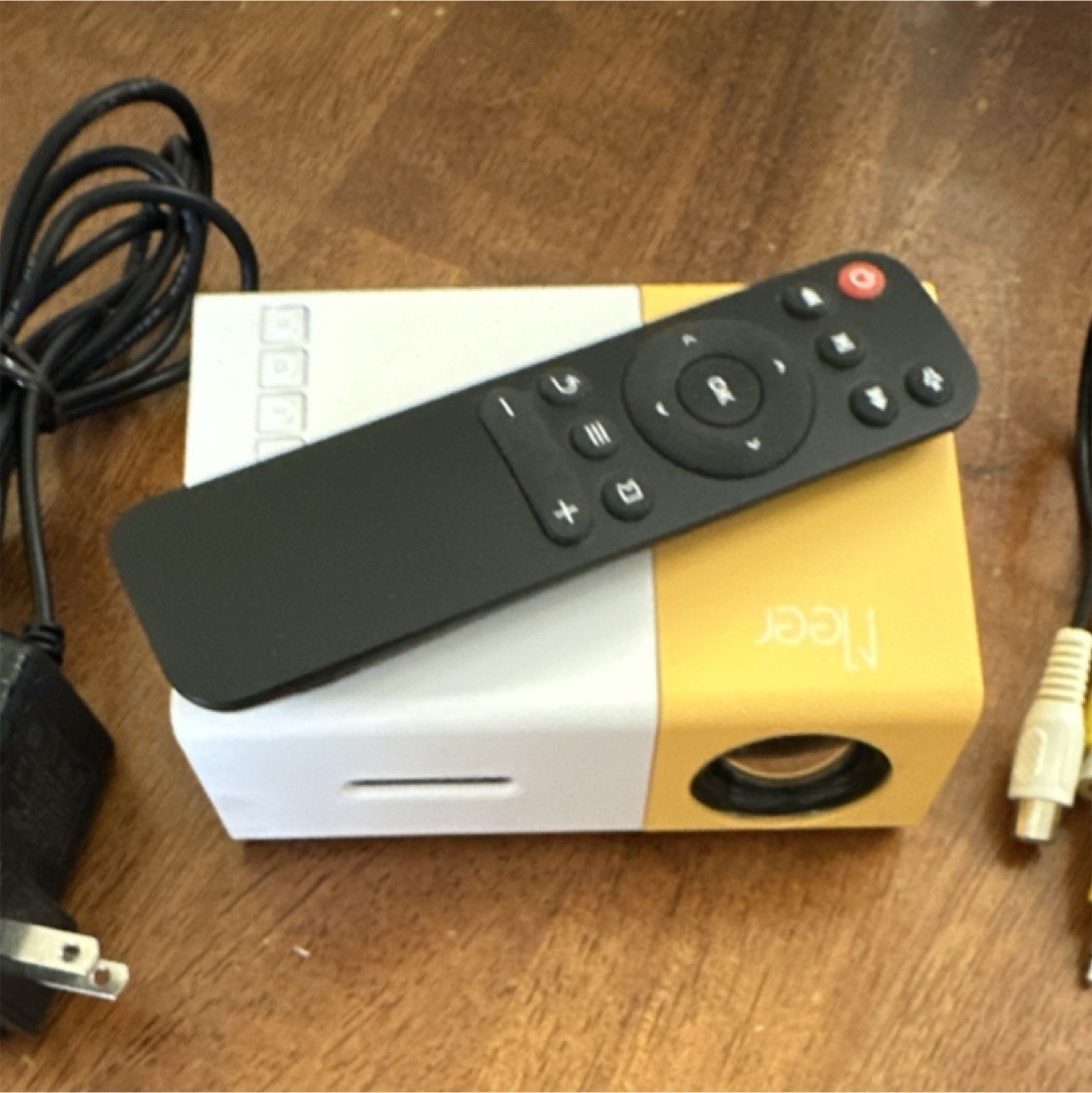 Meer Mini LED Portable Projector Yellow/White HDMI USB AV with Remote & Cables