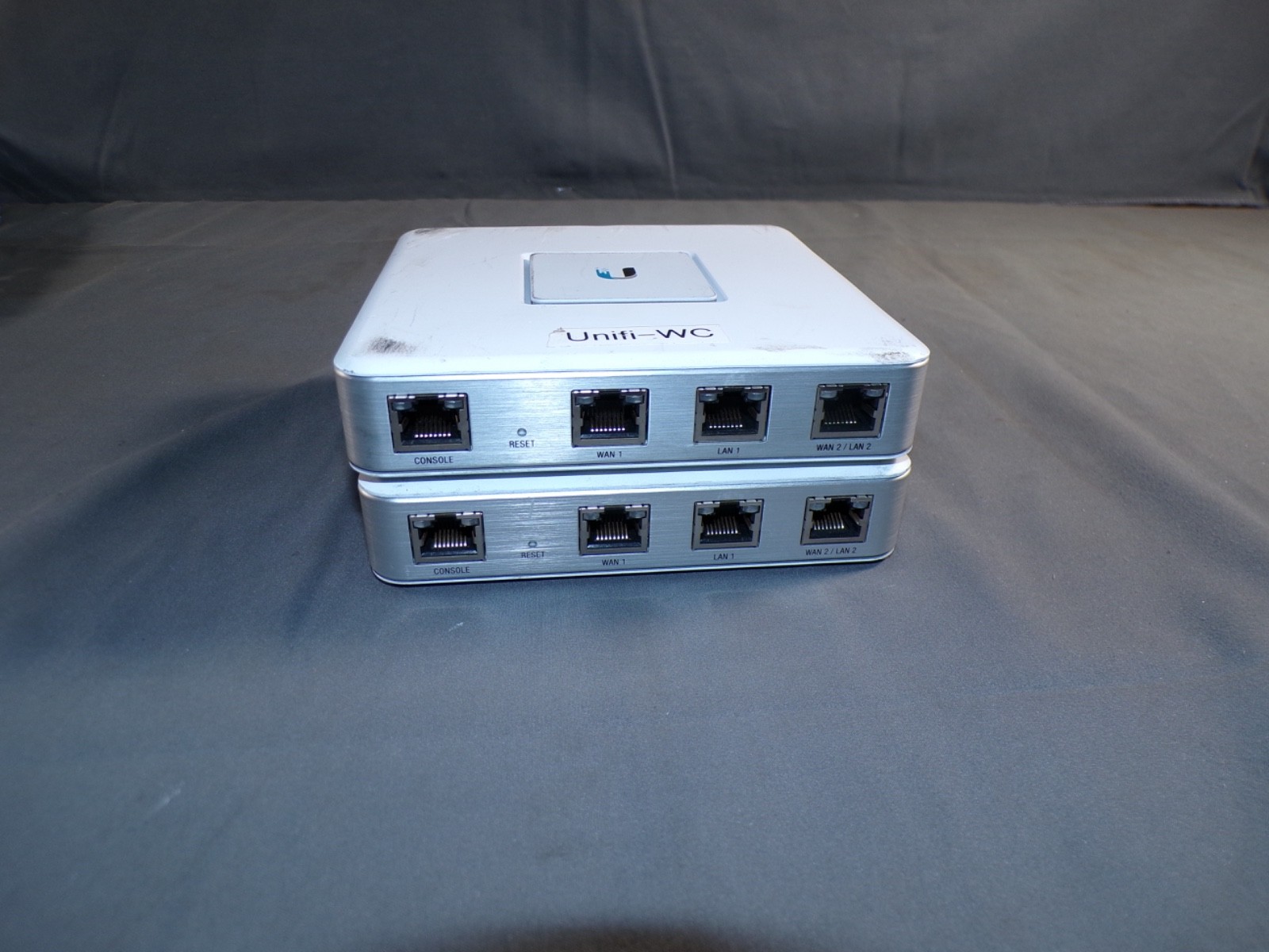 X2 UBIQUITI NETWORKS UNIFI SECURITY GATEWAY - WHITE (USG)