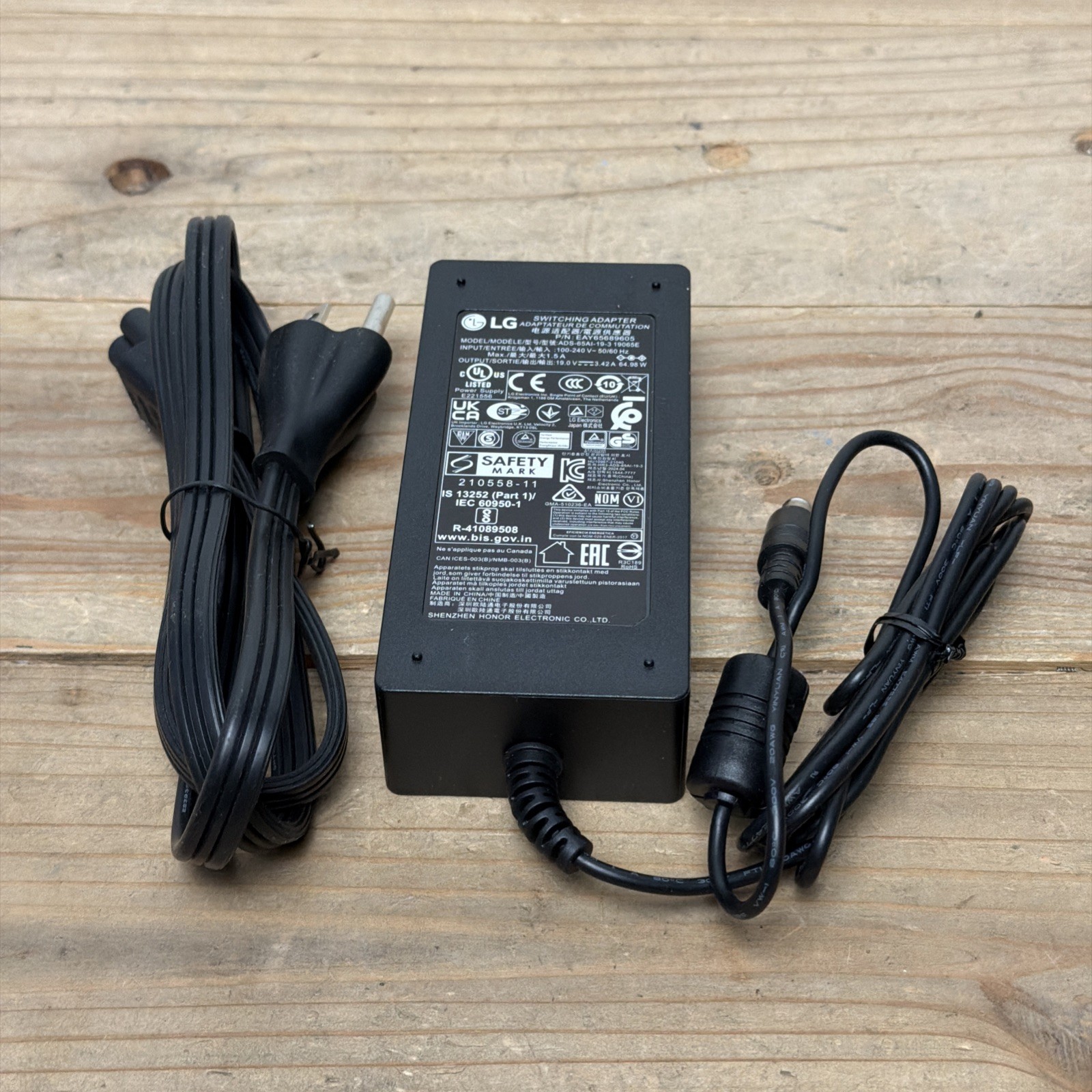 New OEM LG UltraPC 16U70Q/R7 5825U ADS-65AI-19-3 19065E BP Adapter & Cord