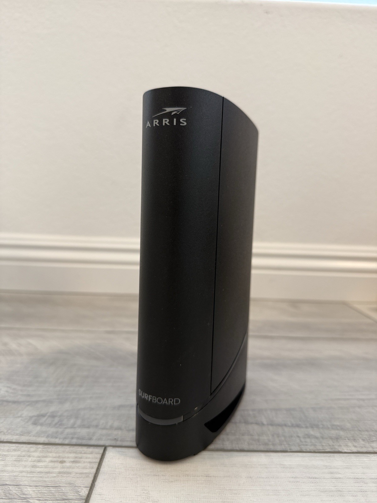 Arris Surfboard G18 SBG00DAY18RT Modem & WiFi Router
