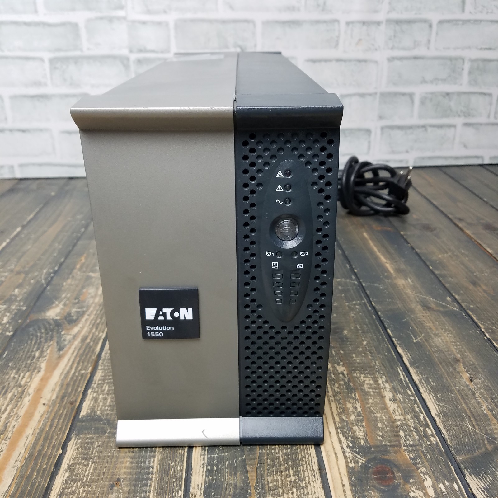 Eaton Evolution 1550 UPS - NO BATTERIES ** UNTESTED **
