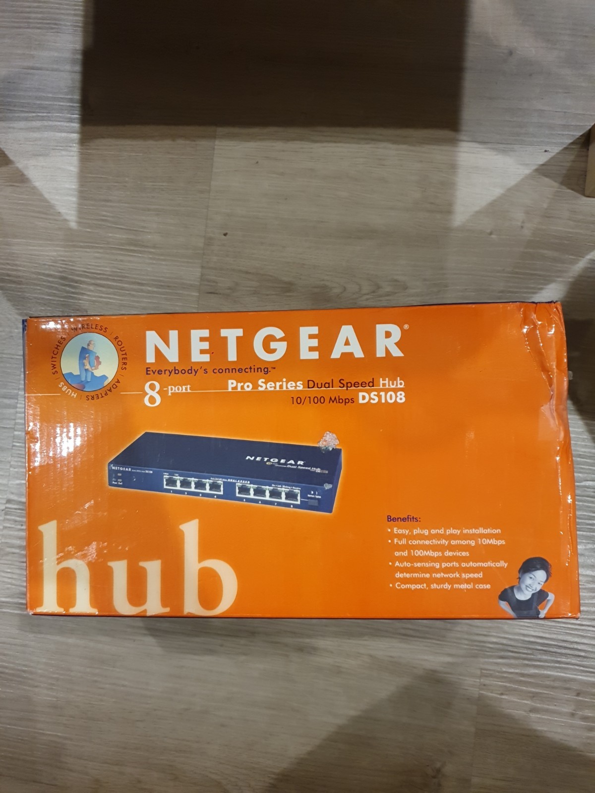 NETGEAR DS108 8 Port 10/100 Mbps Dual Speed Hub,Blue
