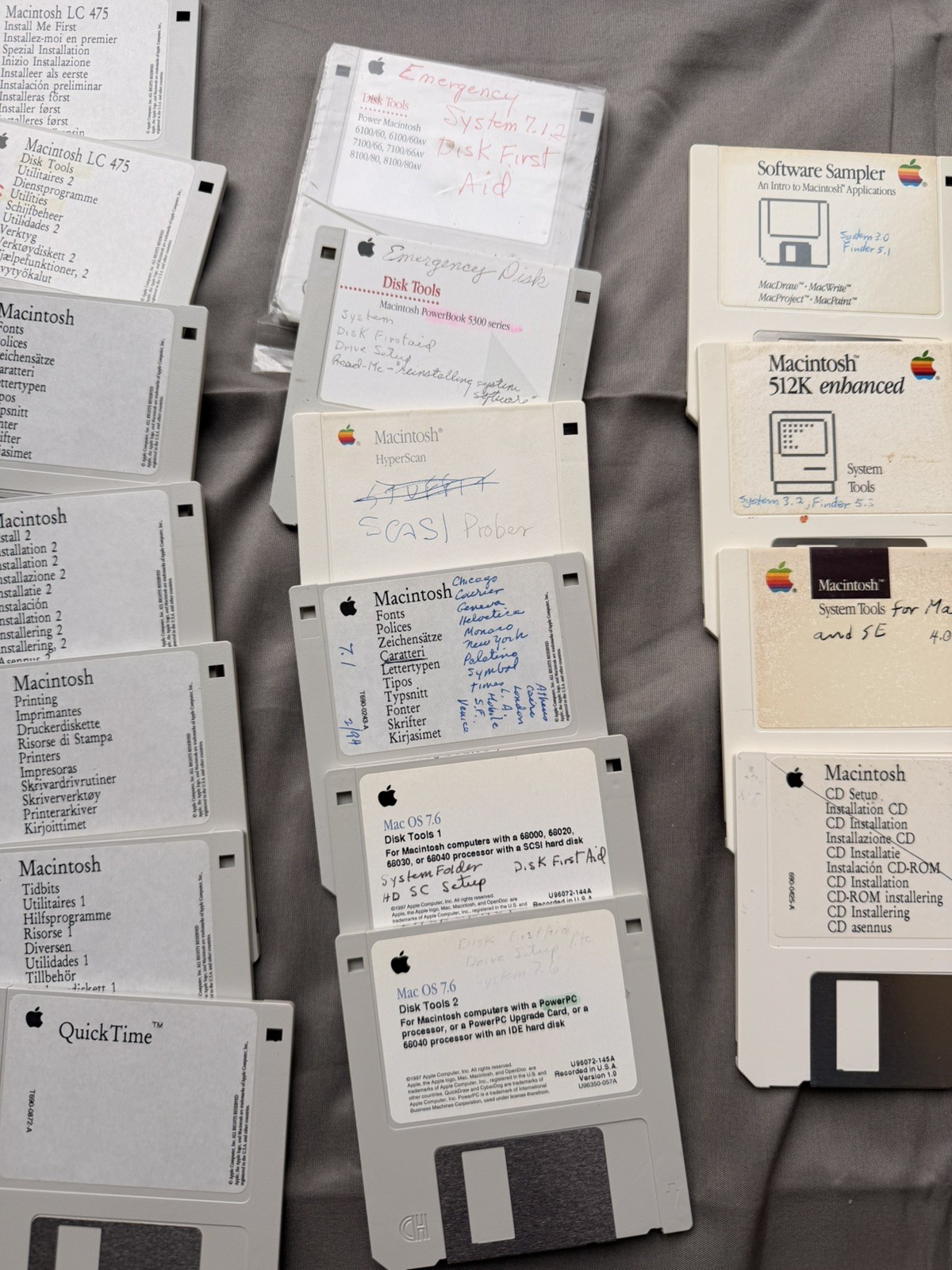 Apple Macintosh System 3.0 to 9 - 24 disk collection