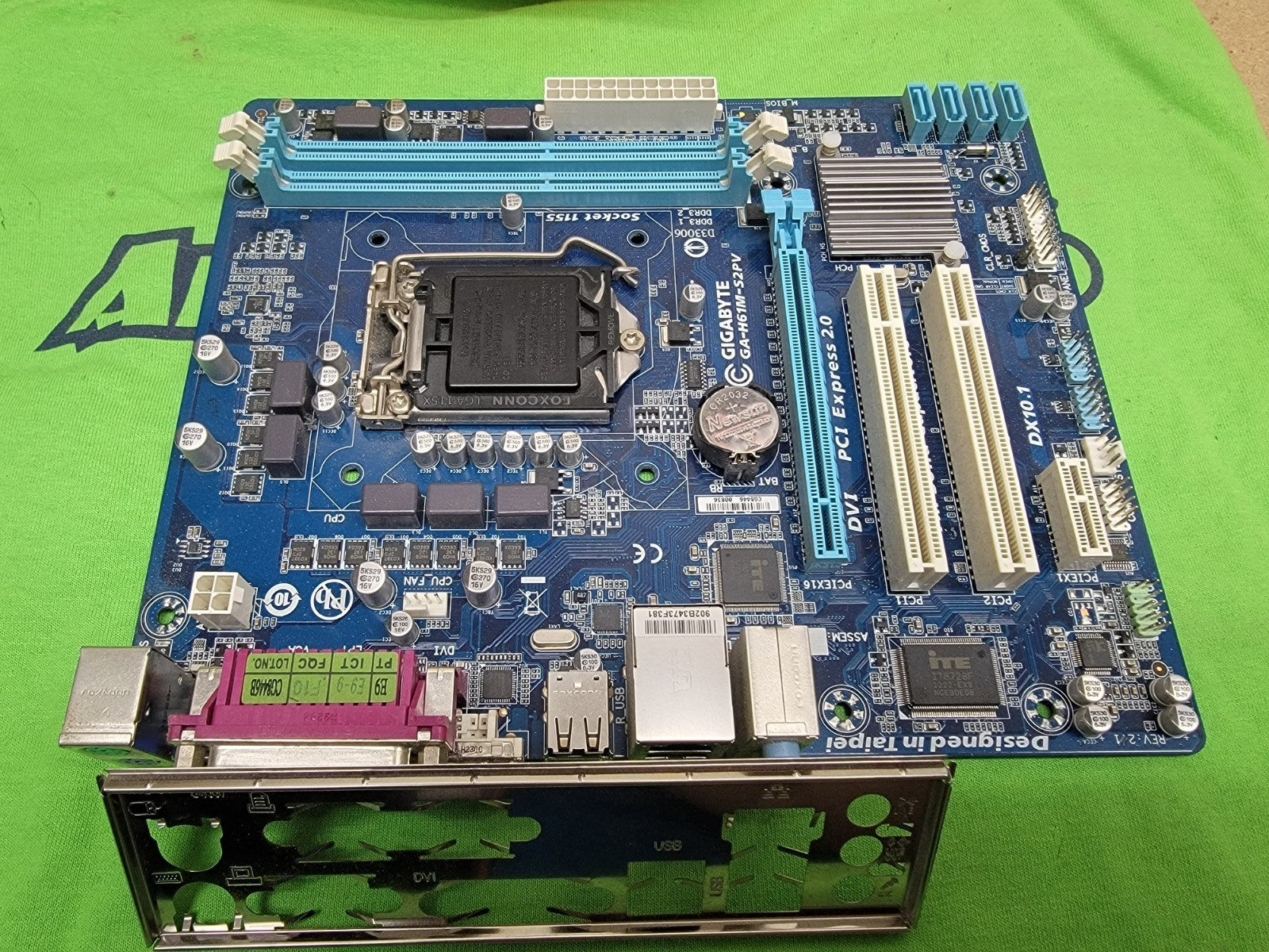 GIGABYTE GA-H61M-S2PV Rev: 2.1 LGA 1155 Micro-ATX Motherboard DDR3 Intel Core