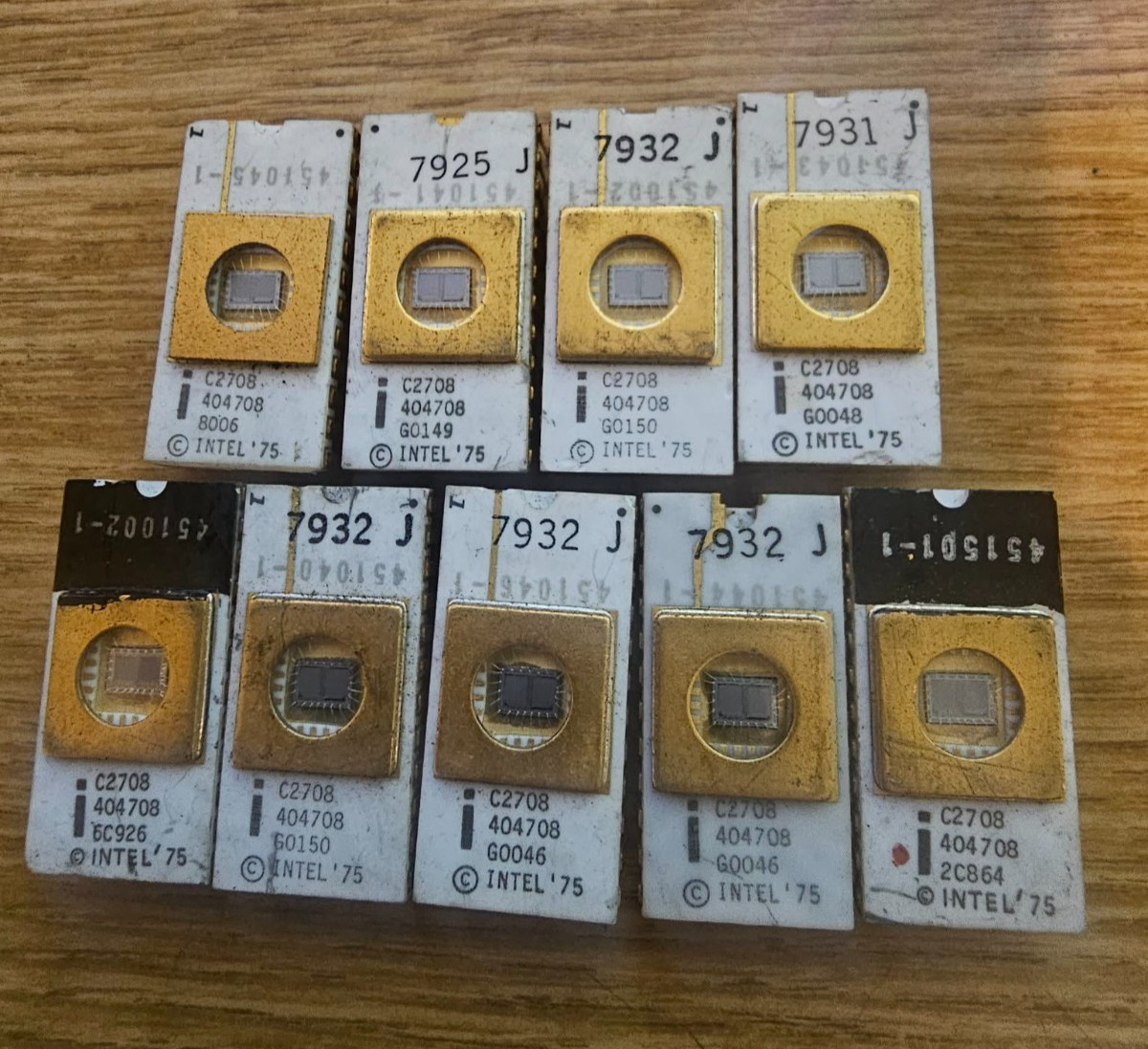9x Retro Vintage White Ceramic Intel C2708 EPROM Rare Spec Vintage UV EPROM GOLD