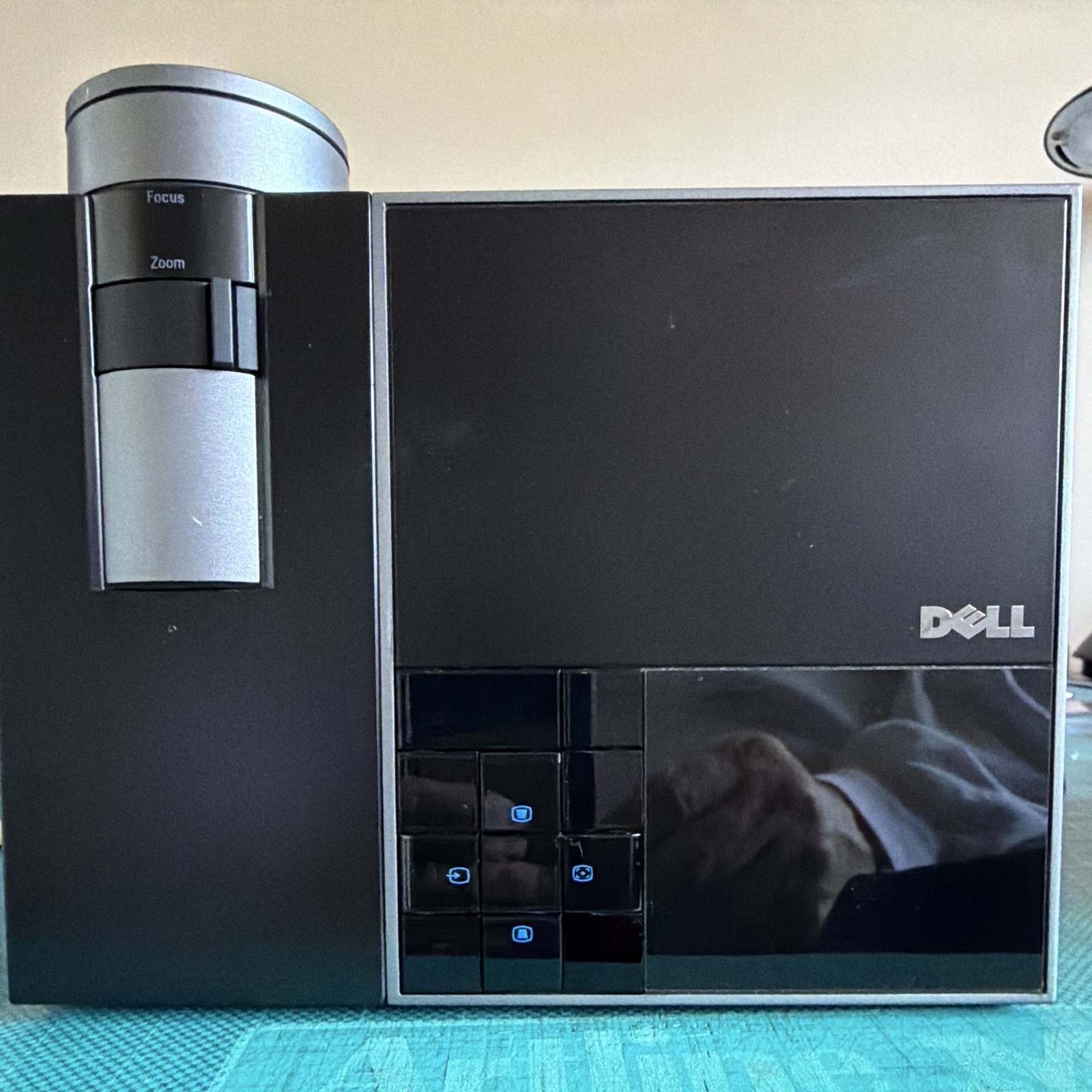 Dell M209X DLP Projector 2000 ANSI Lumens XGA 1800:1 HDMI VGA USB