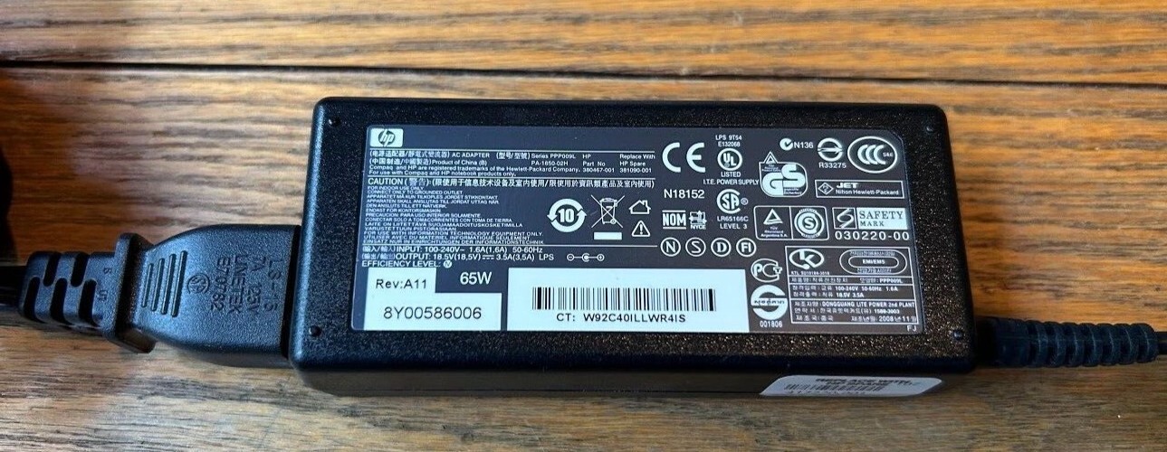 Genuine Compaq Presario V4000 Power AC Adapter 380467-001